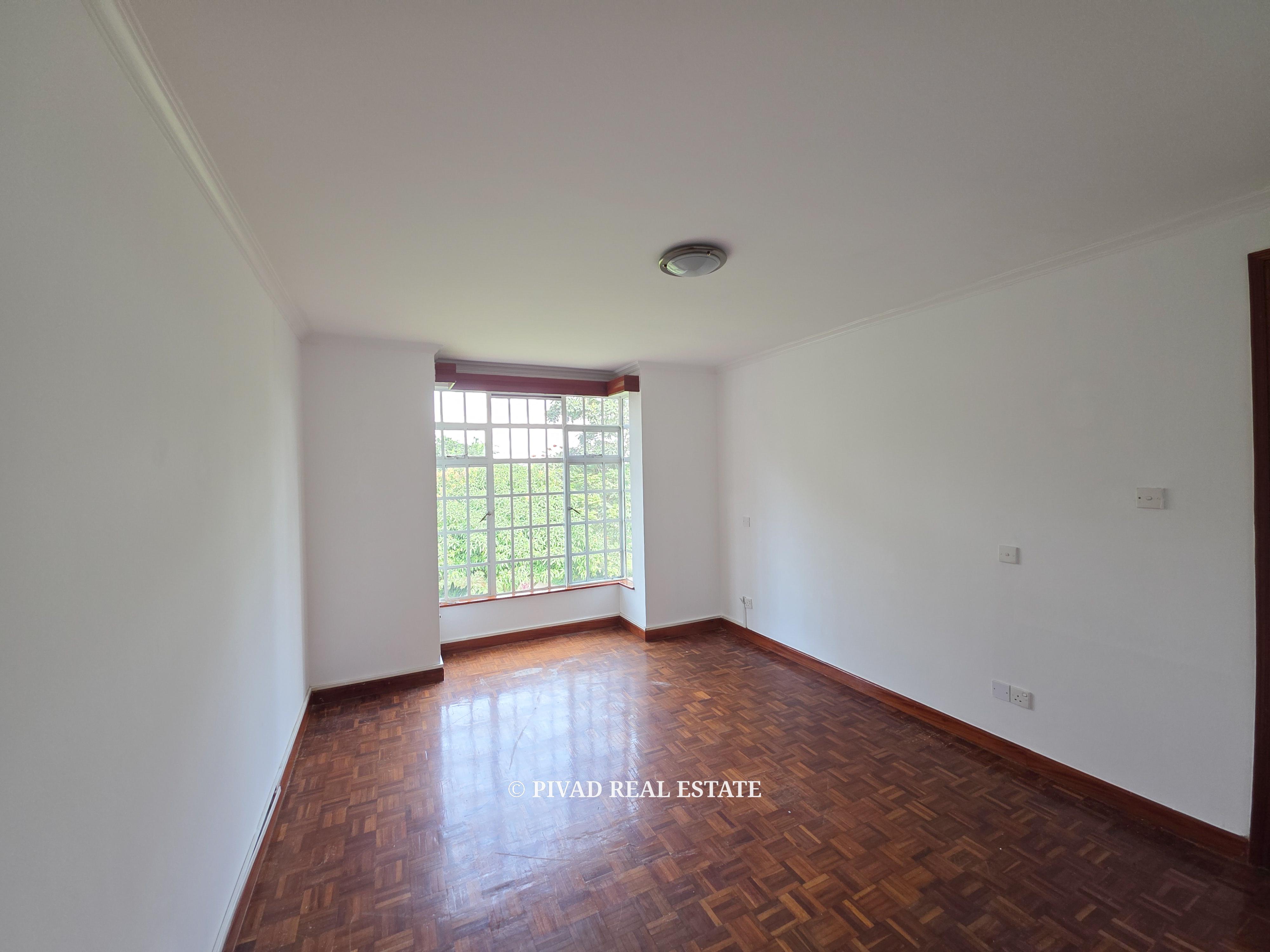 4 Bedroom House For Sale in Rosslyn