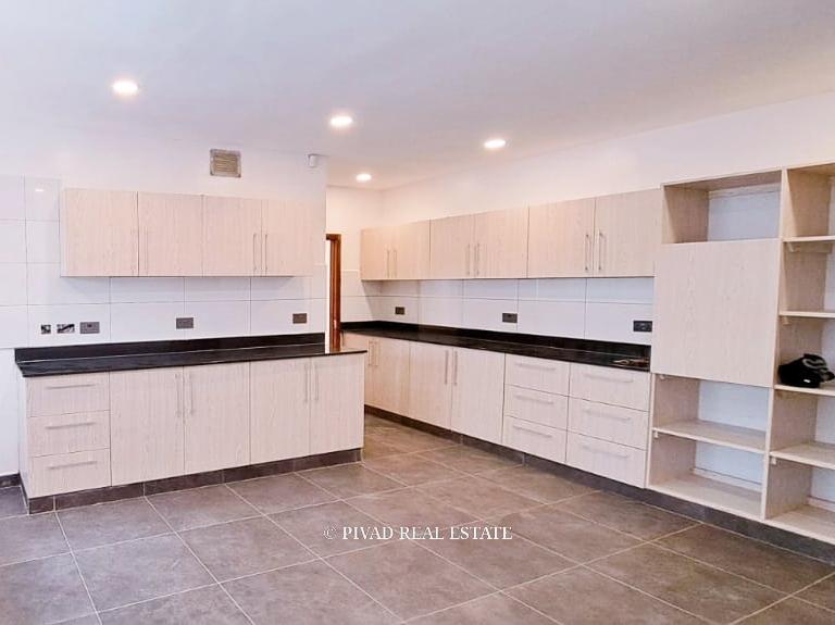4-Bedroom Standalone Bungalow For Rent in Muthaiga