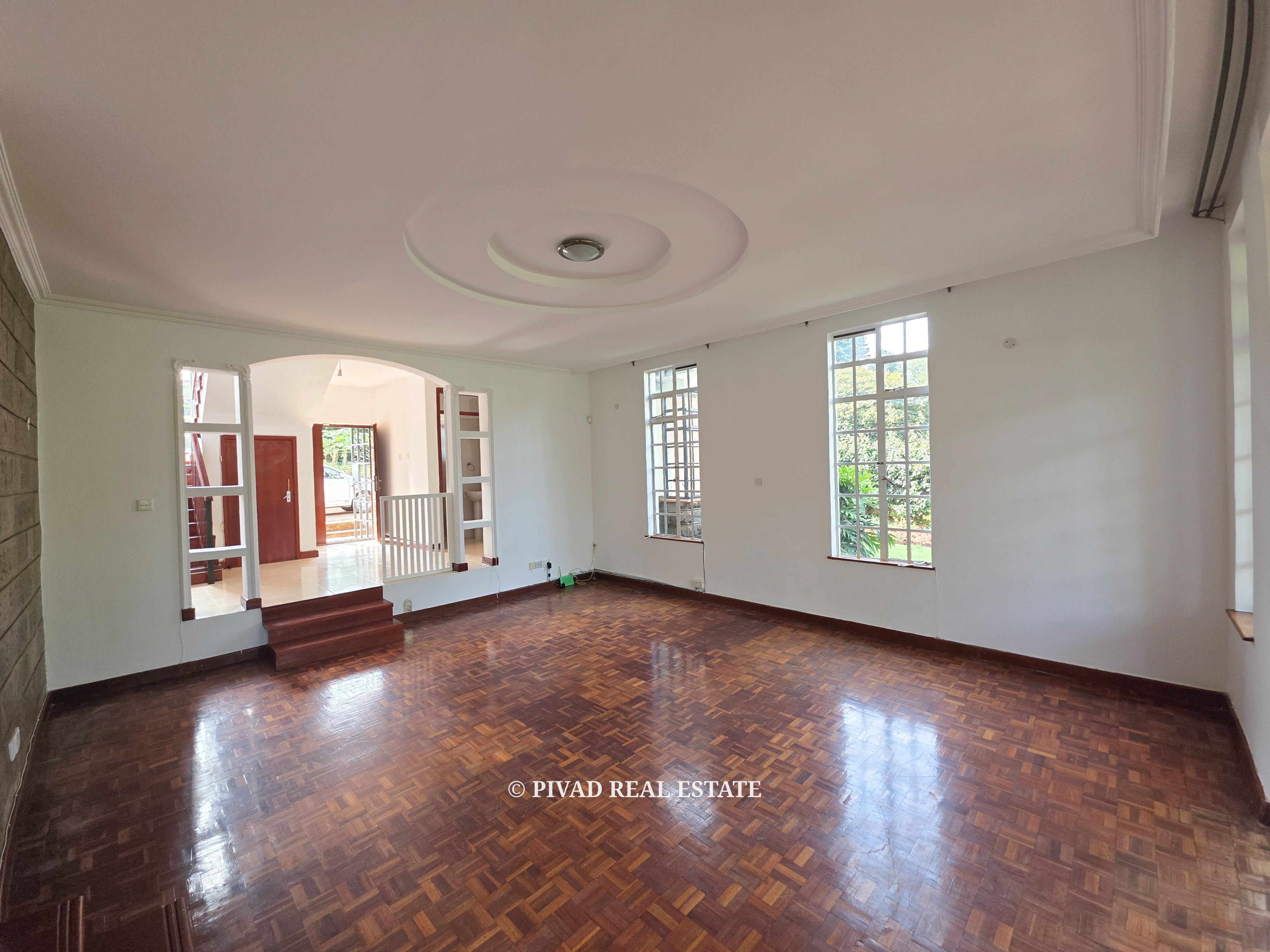 4 Bedroom House For Sale in Rosslyn
