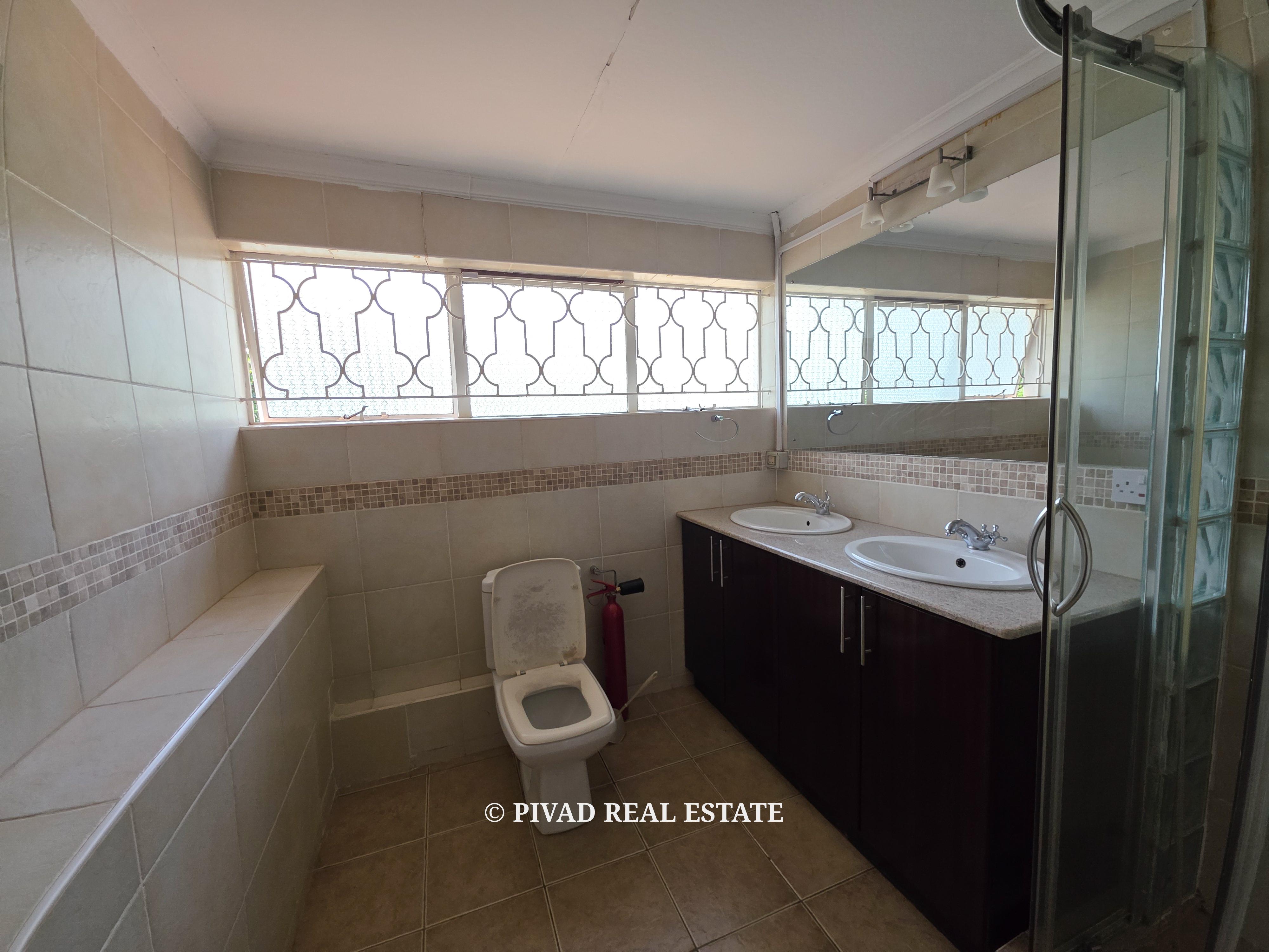5 bedroom House Available For Sale - Gigiri Estate