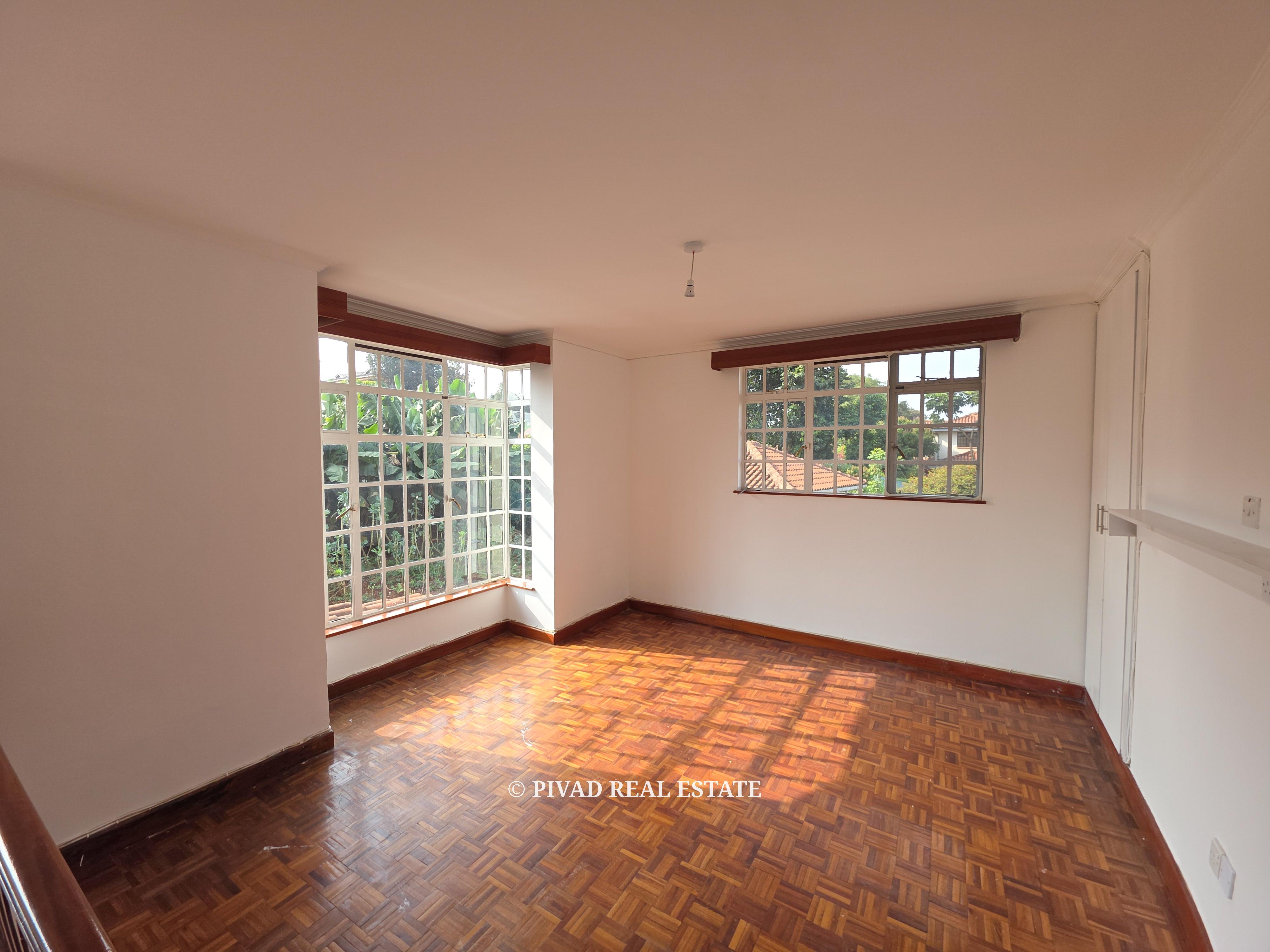 4 Bedroom House For Sale in Rosslyn