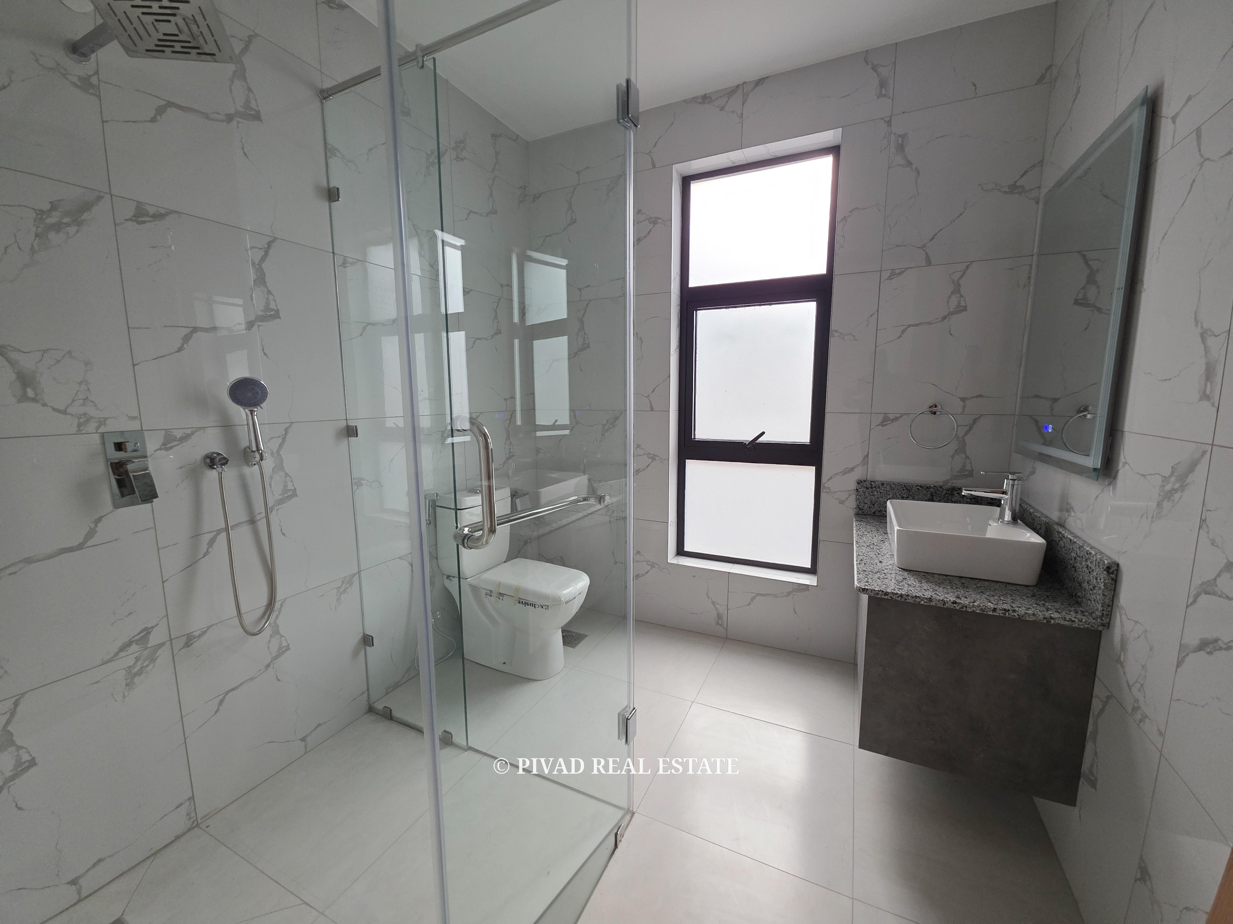 Modern 4 Bedroom Houses available for sale in Membley