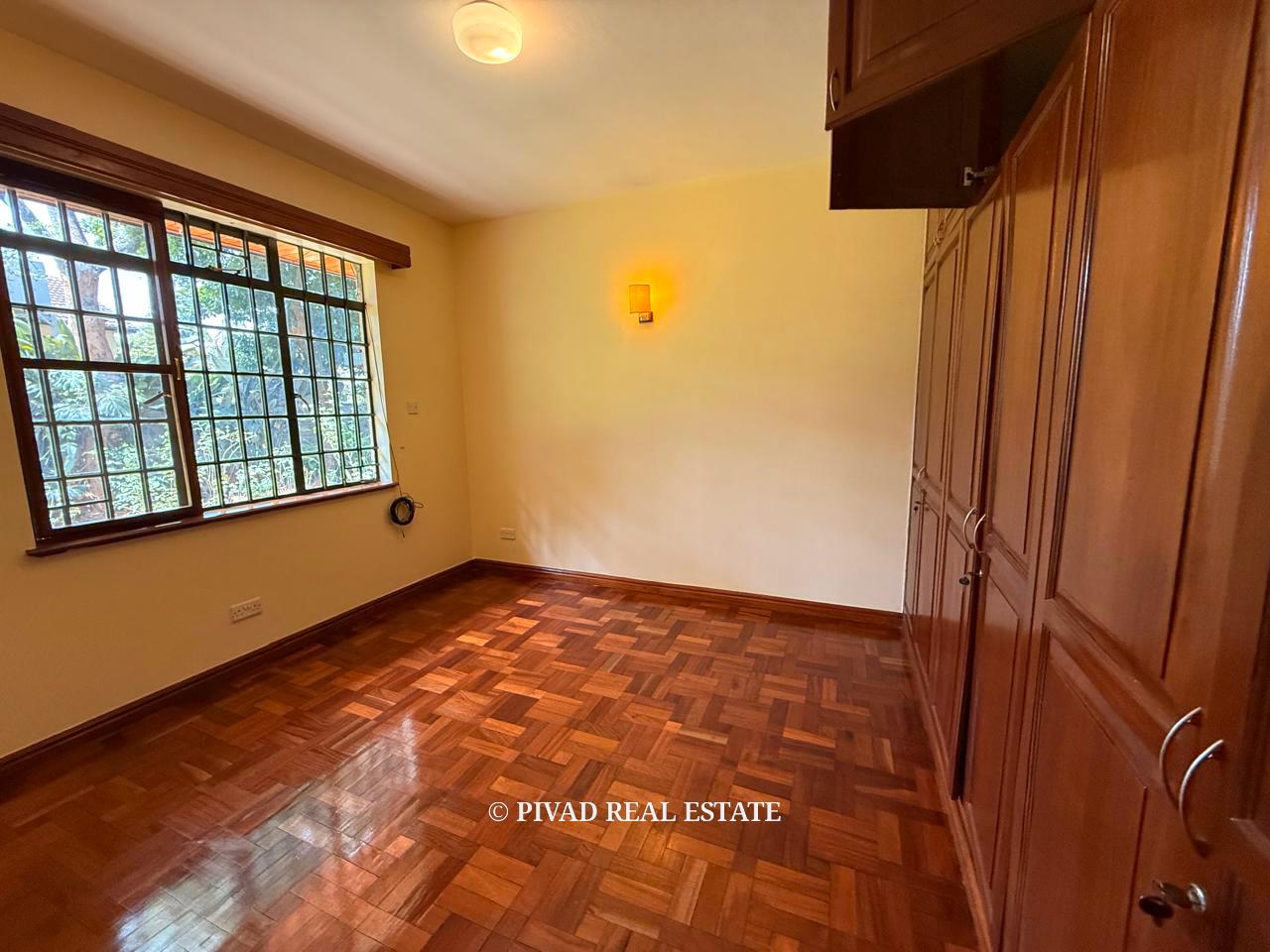 6 bedroom House Available for Sale in Nyari Estate