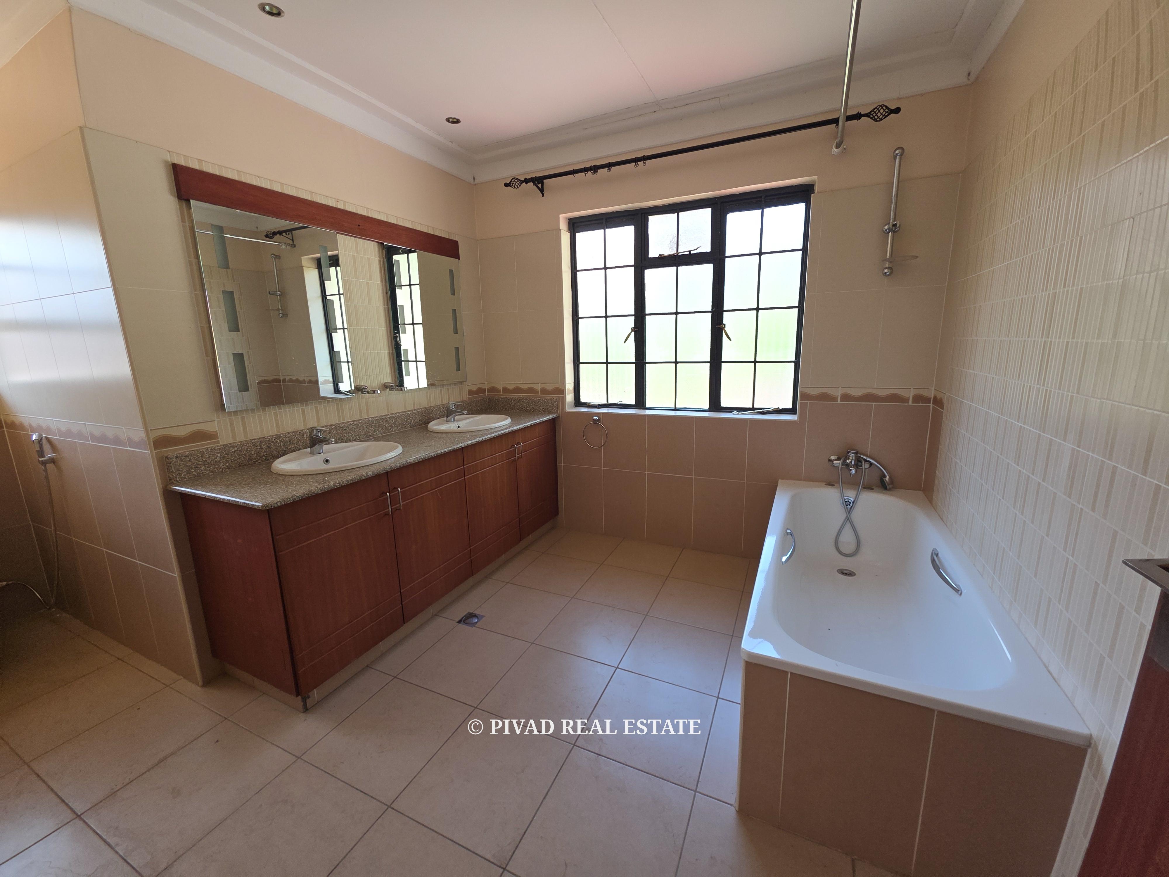 5 Bedroom townhouse available for Sale in Spring Valley