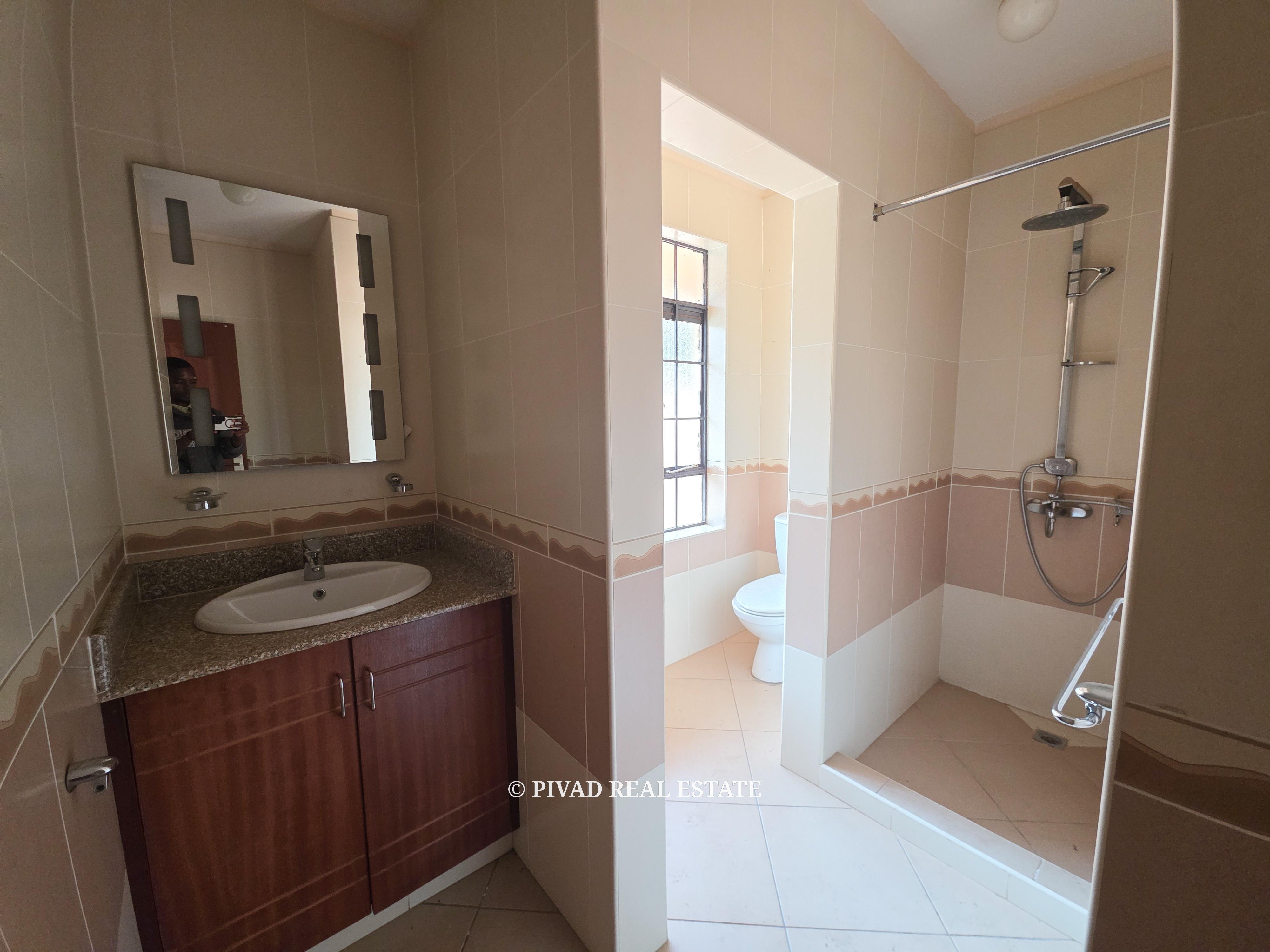 5 Bedroom townhouse available for Sale in Spring Valley