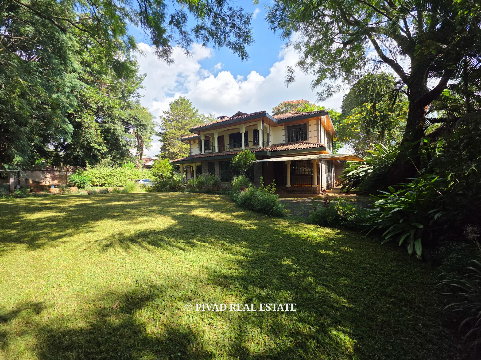 Homely 6 bedroom House with Dsq for 2 available for Sale in Nyari Estate.