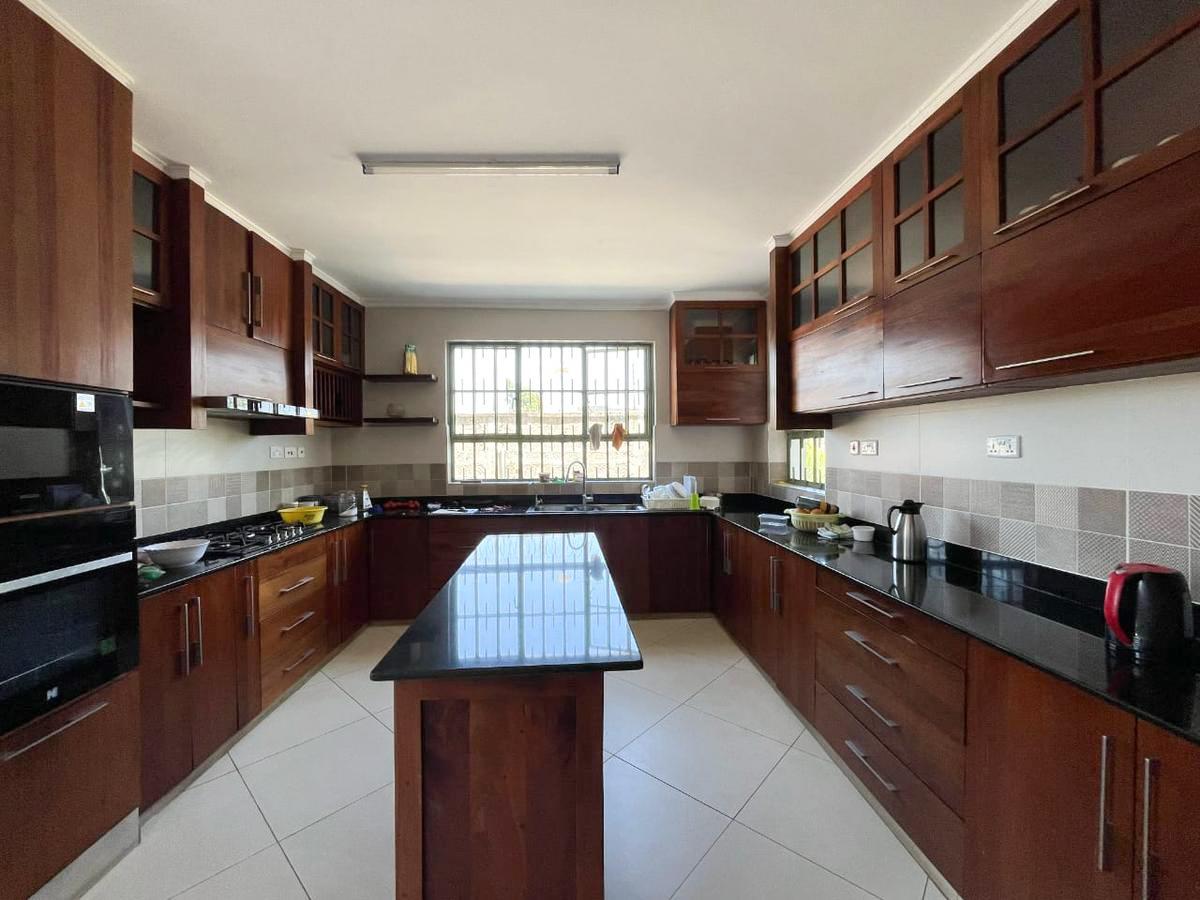 6 bedroom House Available For Sale In Karen