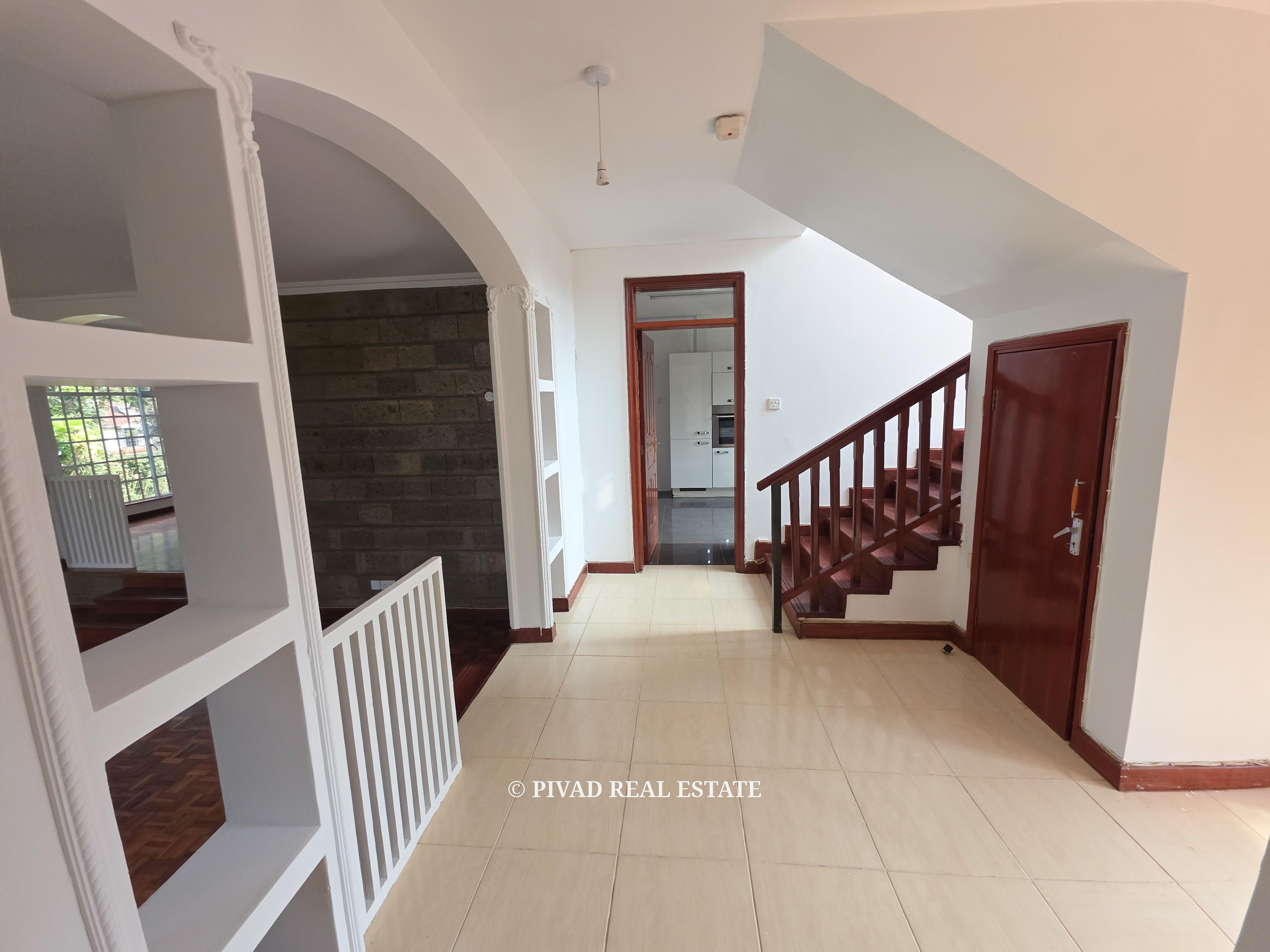 4 Bedroom House For Sale in Rosslyn