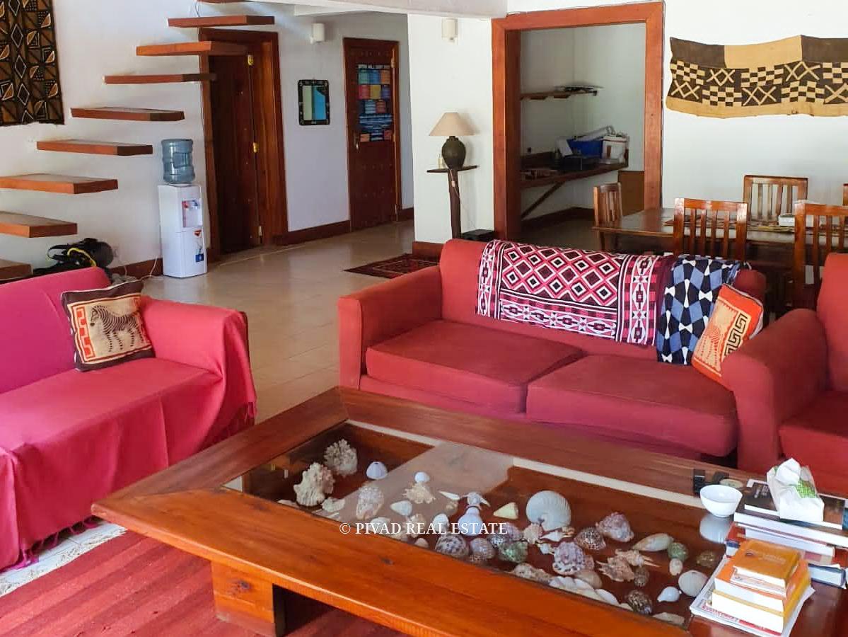 4 Bedroom House Available For Rent in Rosslyn Estate