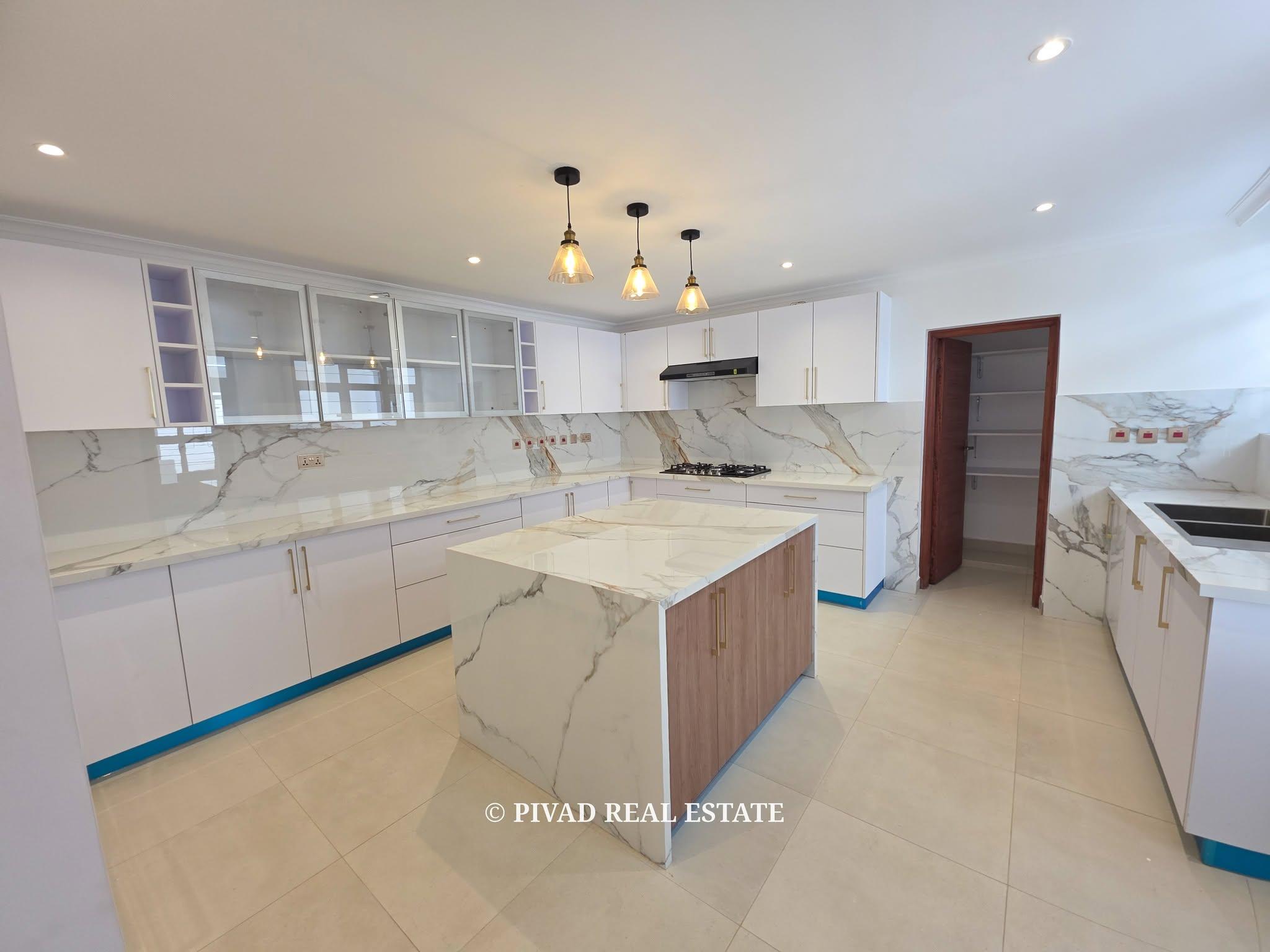 6 Bedroom House Available For Sale in Runda