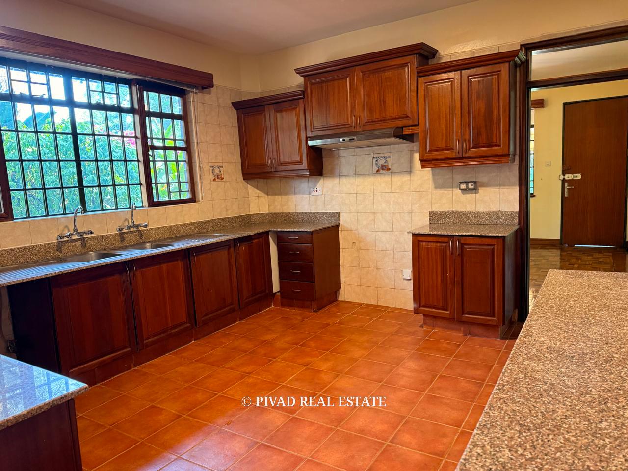 6 bedroom House Available for Sale in Nyari Estate