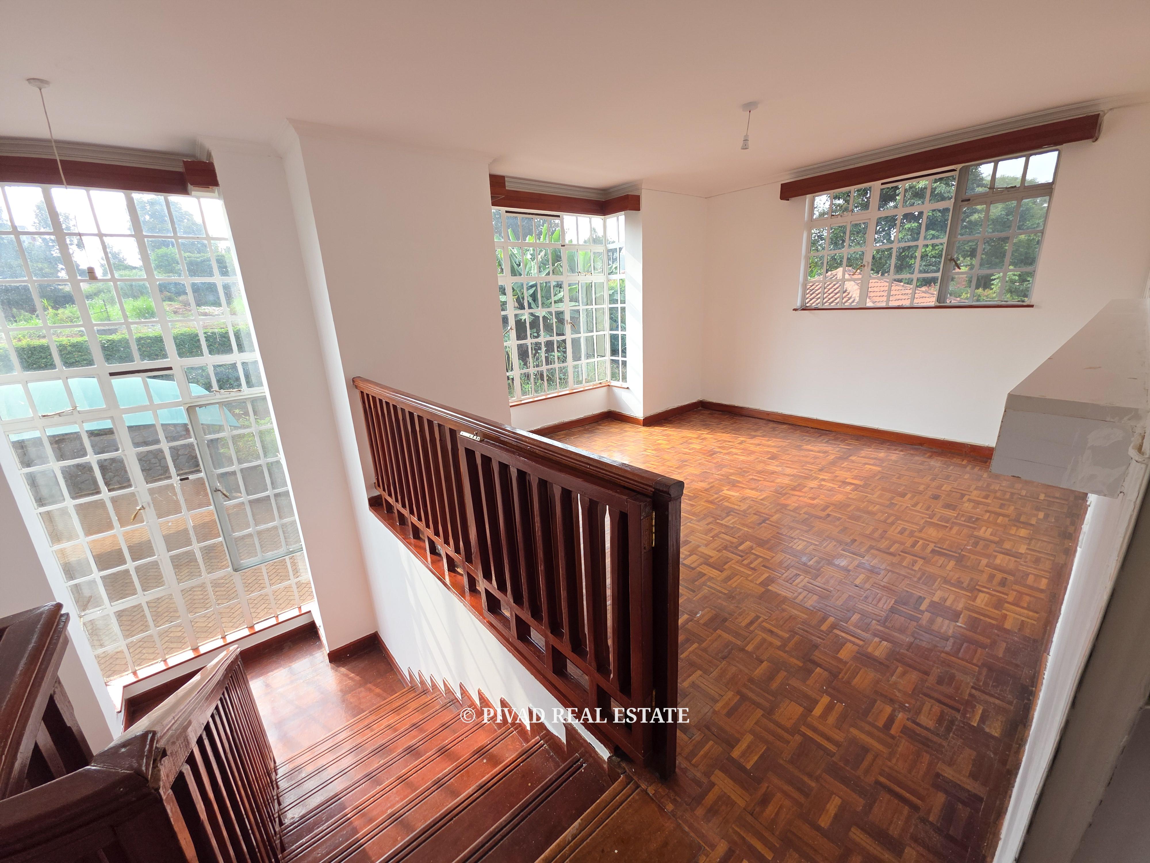 4 Bedroom House For Sale in Rosslyn
