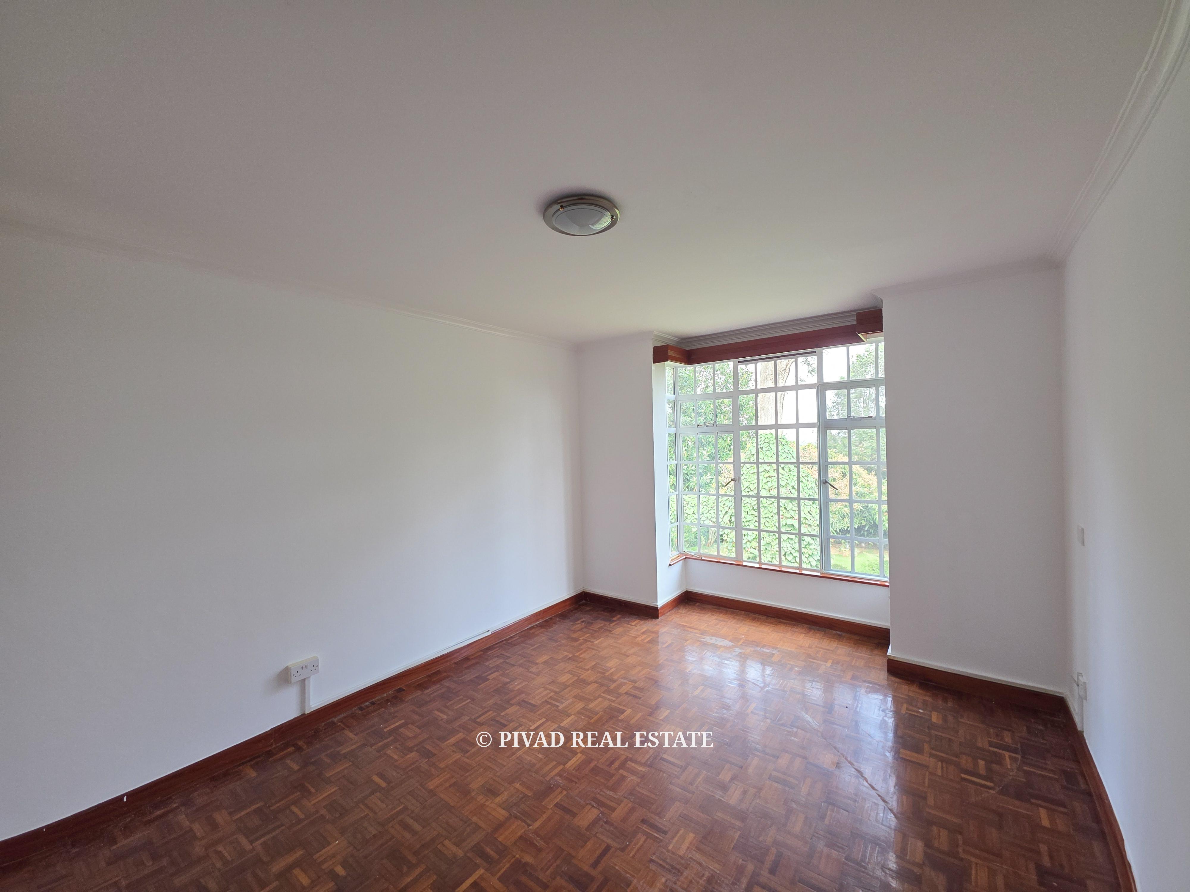 4 Bedroom House For Sale in Rosslyn