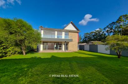 4 Bedroom Townhouse Available For Sale in Garden Estate