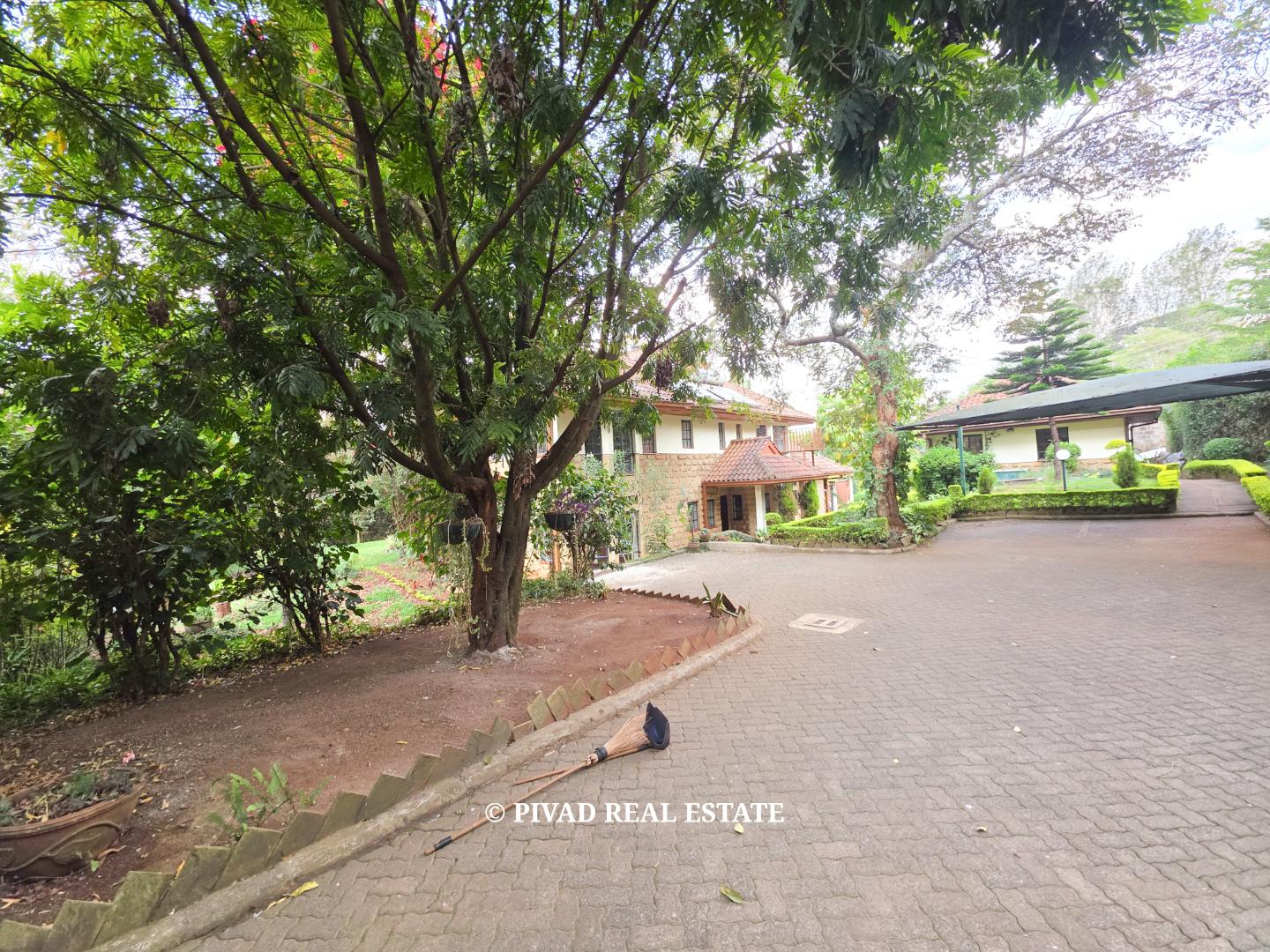5 Bedroom House Available For Rent in Rosslyn Estate