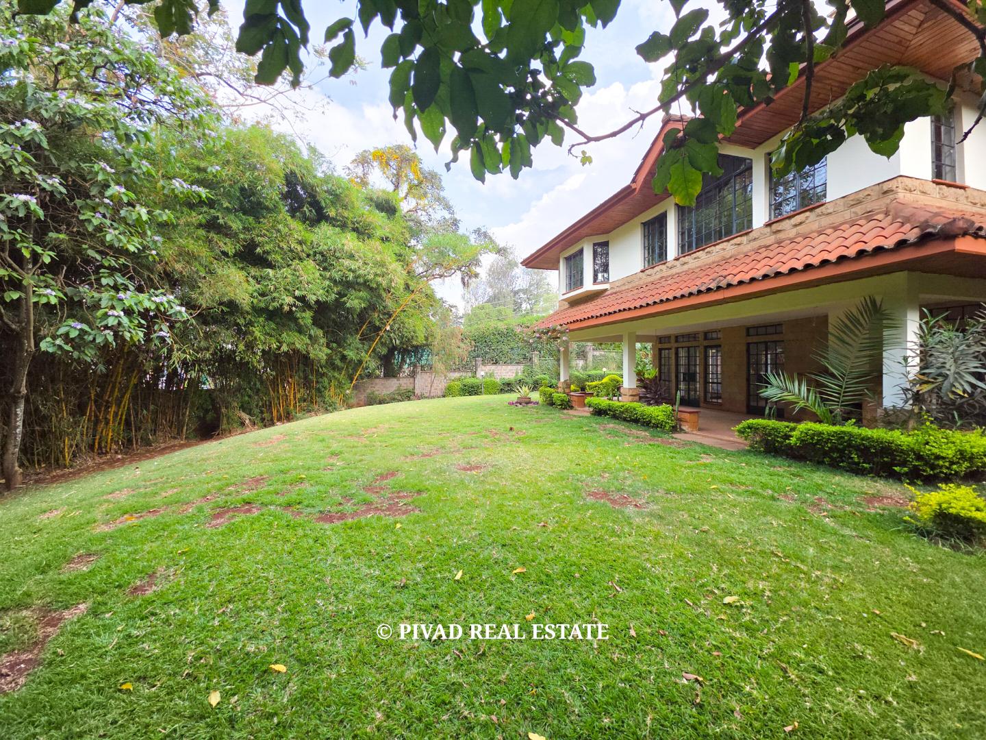 5 Bedroom House Available For Rent in Rosslyn Estate