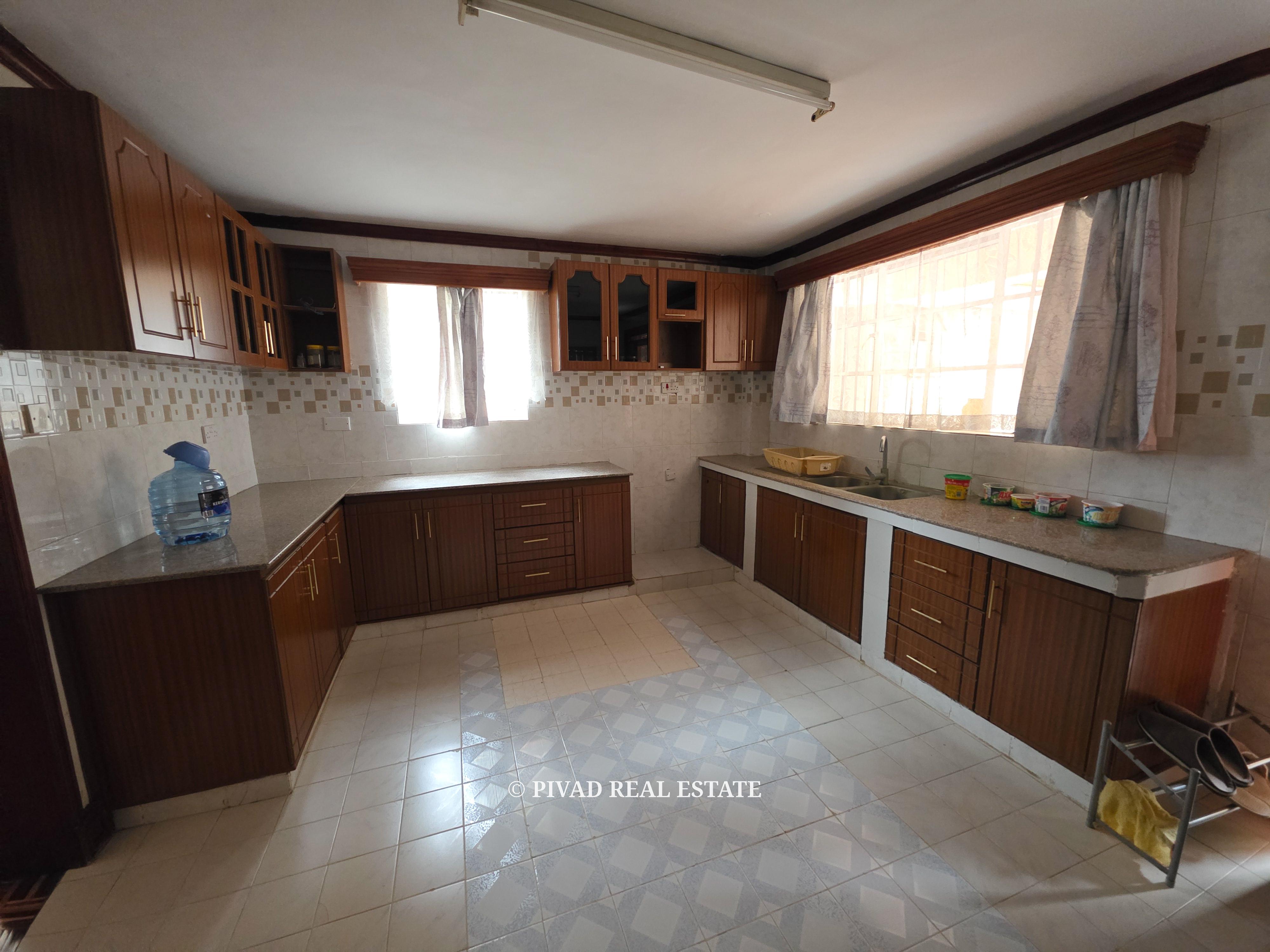 5 Bedroom Home Available for Sale in Runda
