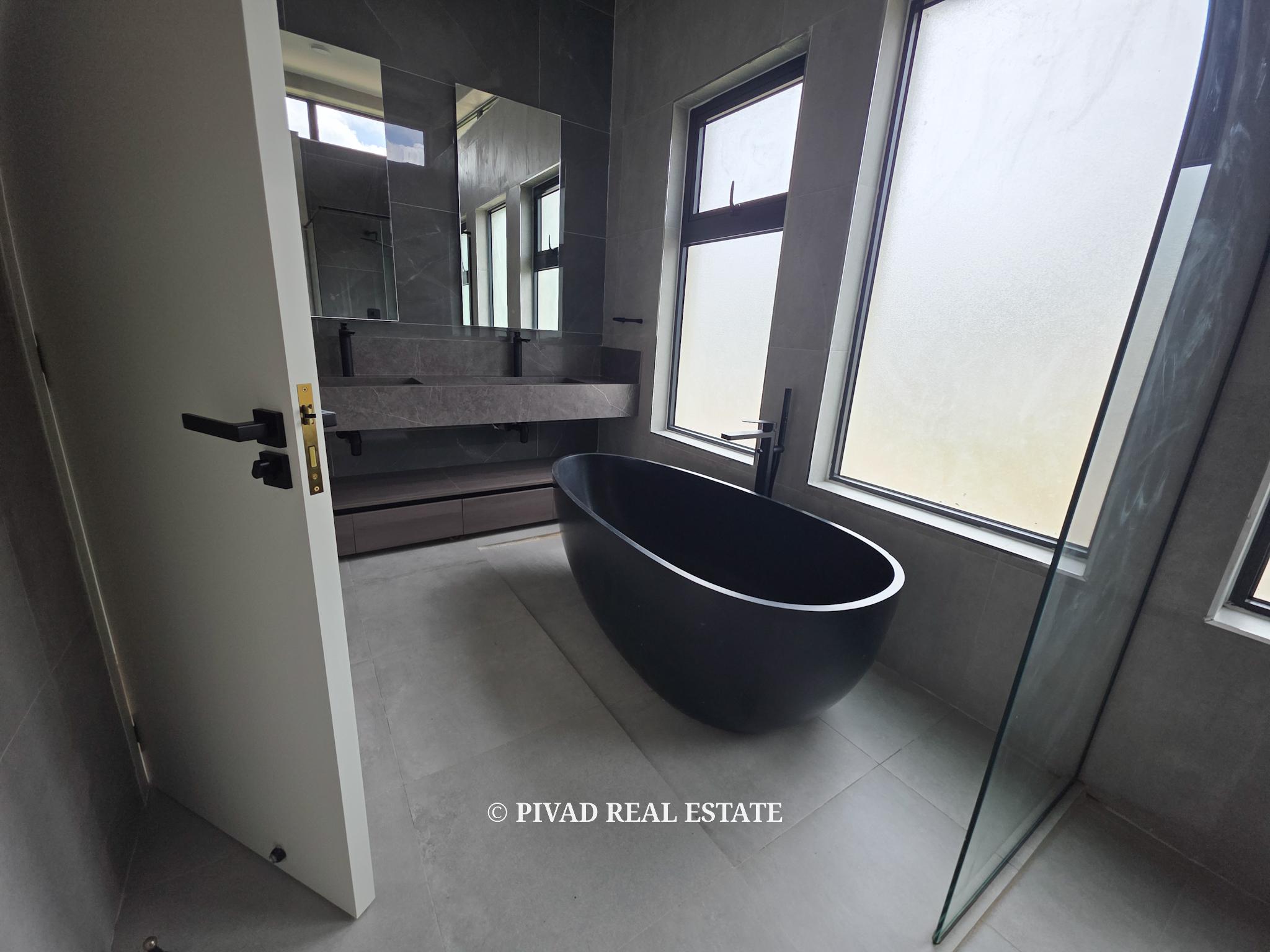 5 Bedroom House Available For Rent in Runda