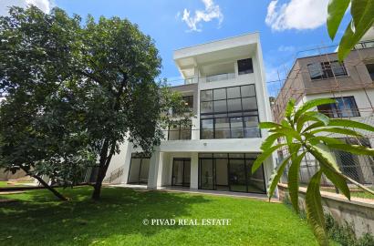 5 Bedroom House with a Dsq For 2 Available For Sale - Old Kitisuru