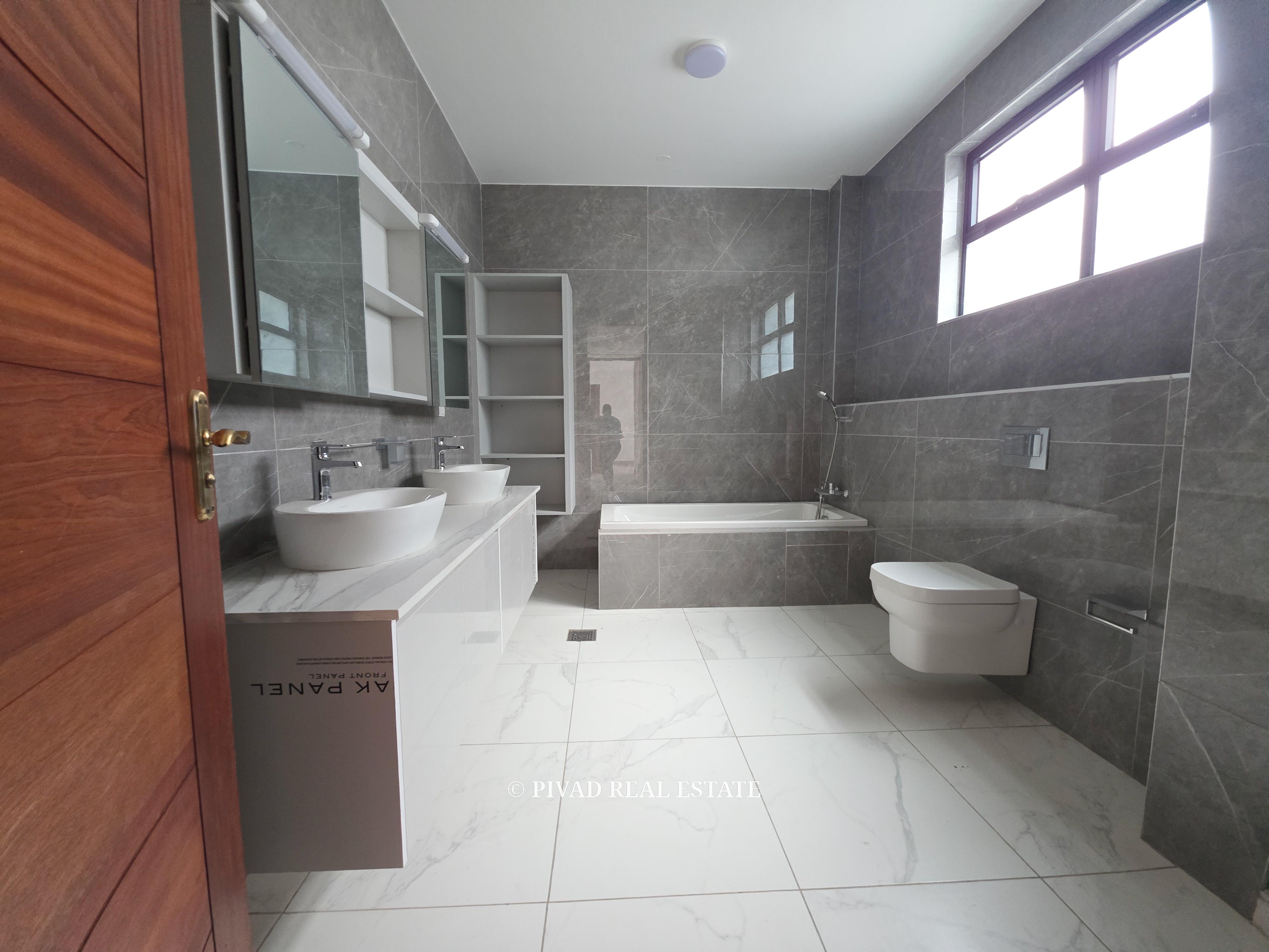 5 Bedroom Townhouse For Sale in Lavington