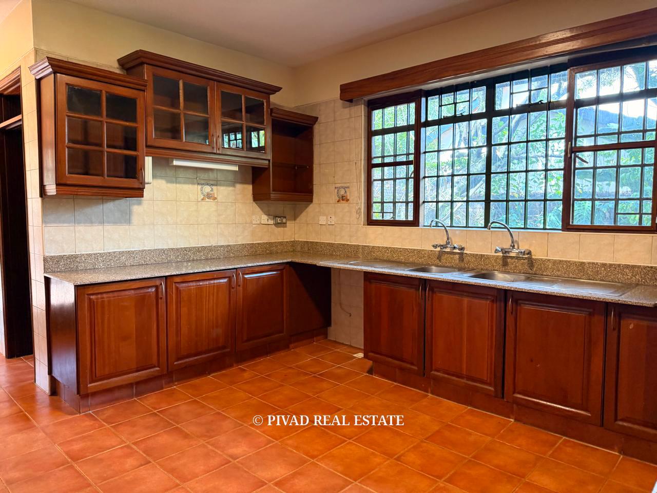 6 bedroom House Available for Sale in Nyari Estate