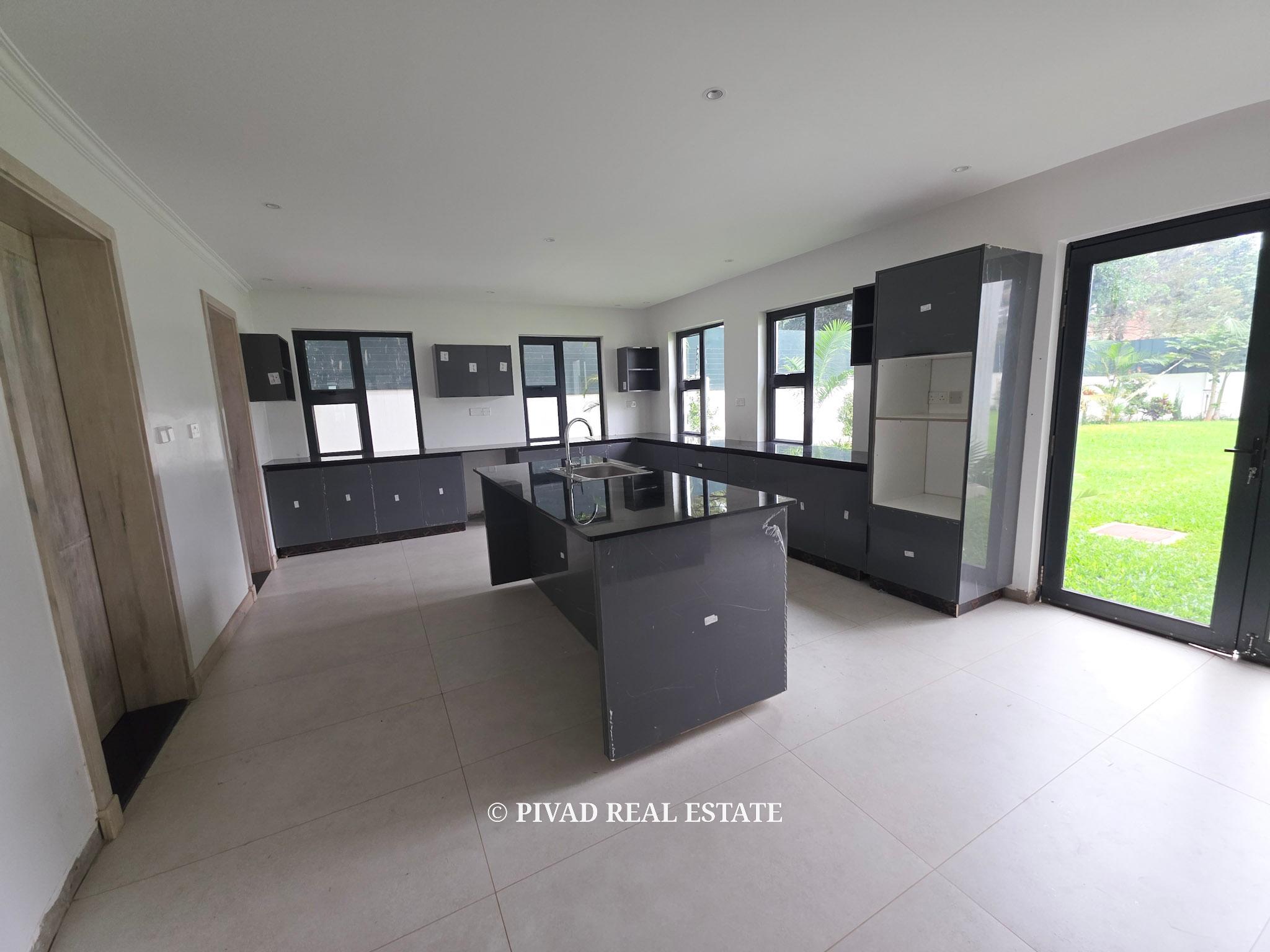 6 Bedroom House Available For Rent in Runda