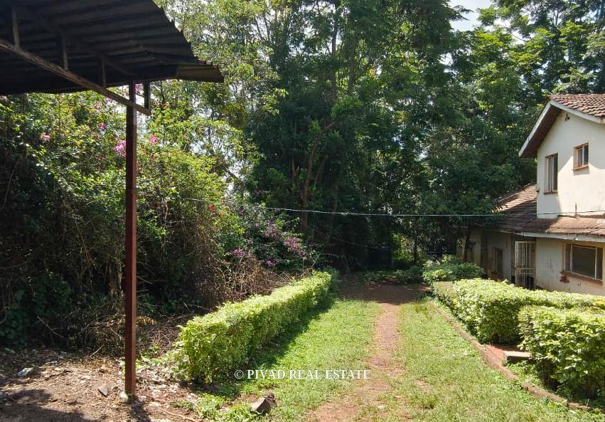 0.75 Acre Land Available For Sale in Old Kitisuru