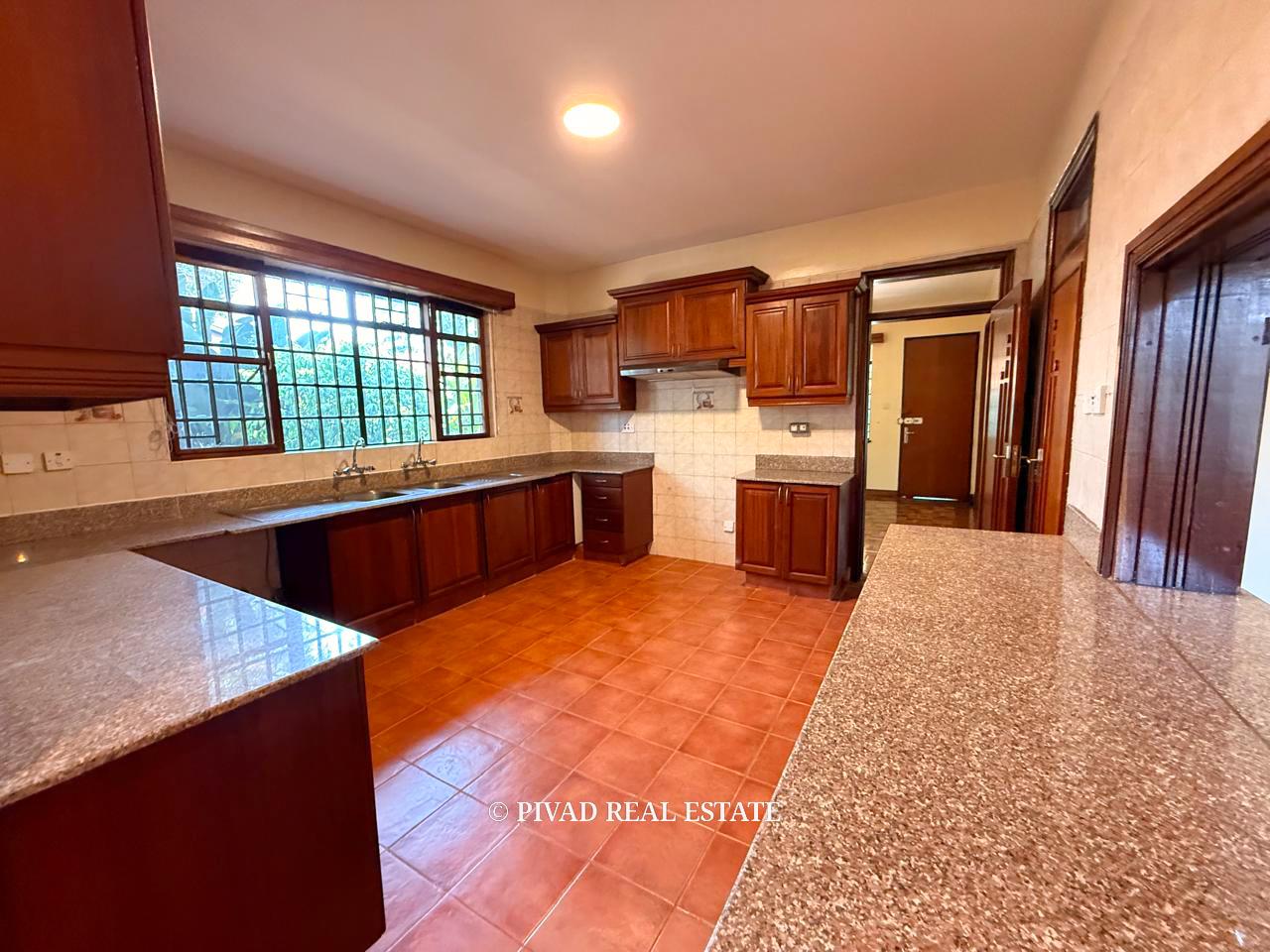 6 bedroom House Available for Sale in Nyari Estate