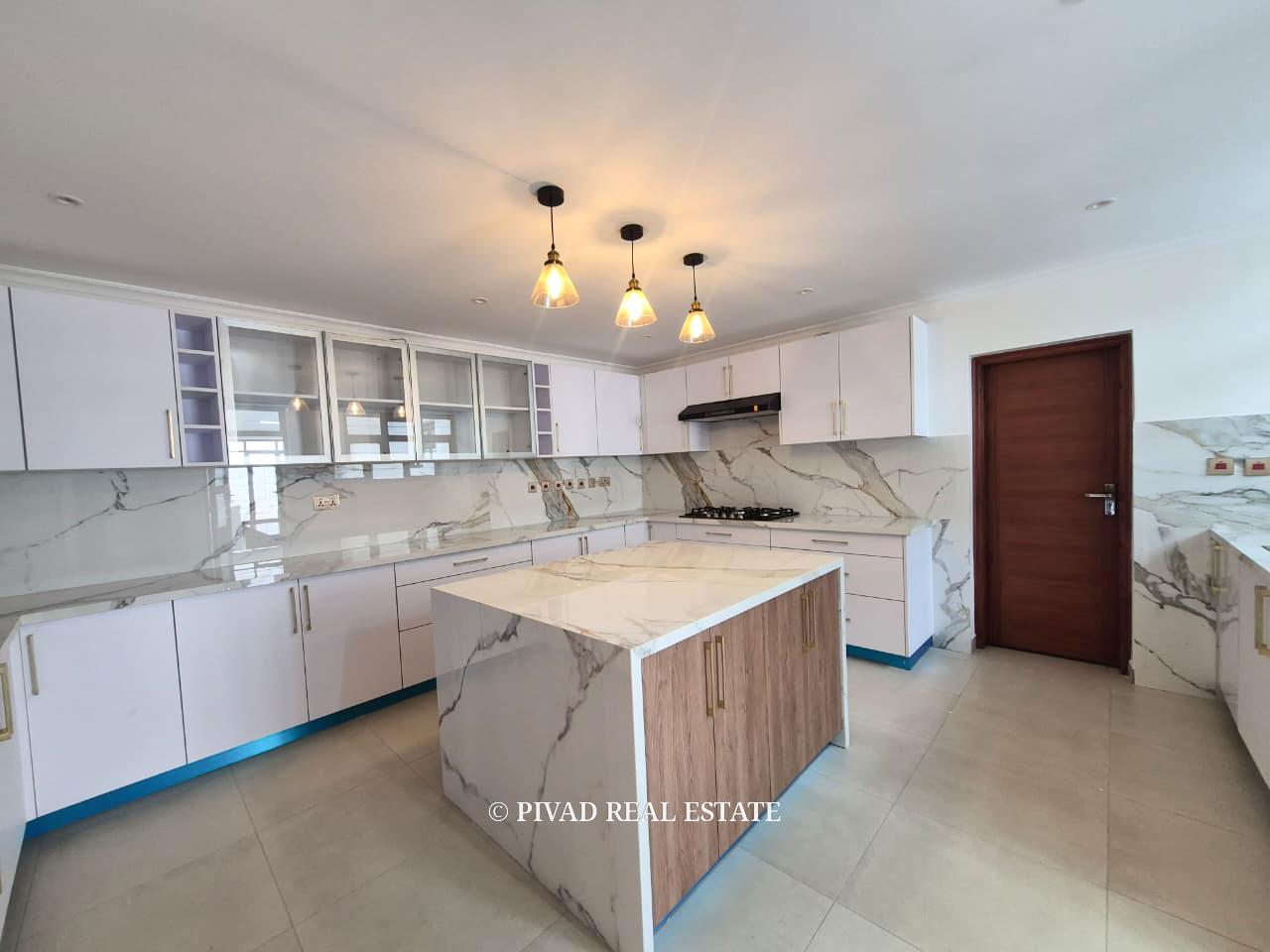5 Bedroom House For Sale in Runda