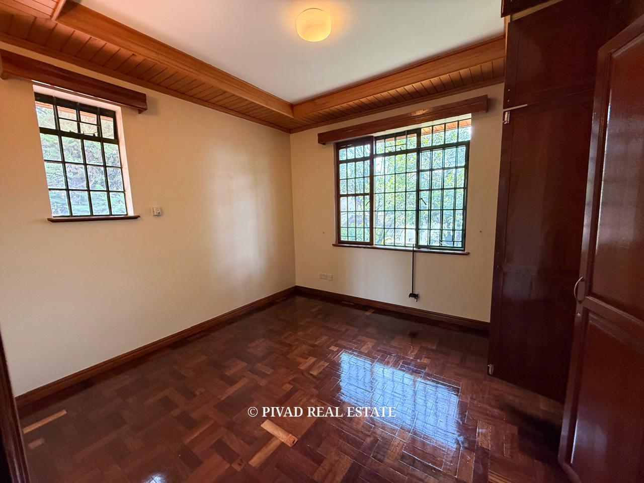 6 bedroom House Available for Sale in Nyari Estate