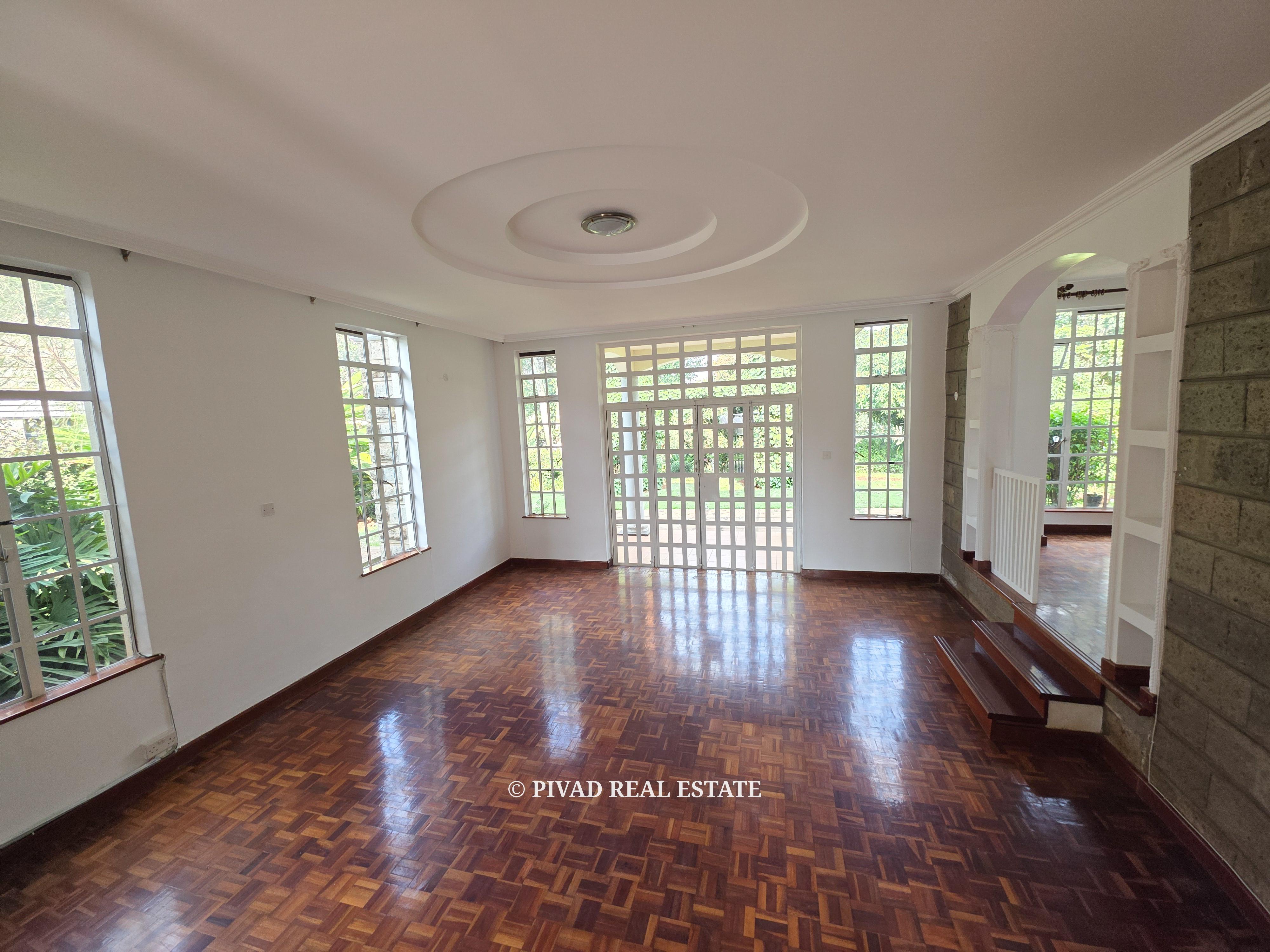 4 Bedroom House For Sale in Rosslyn
