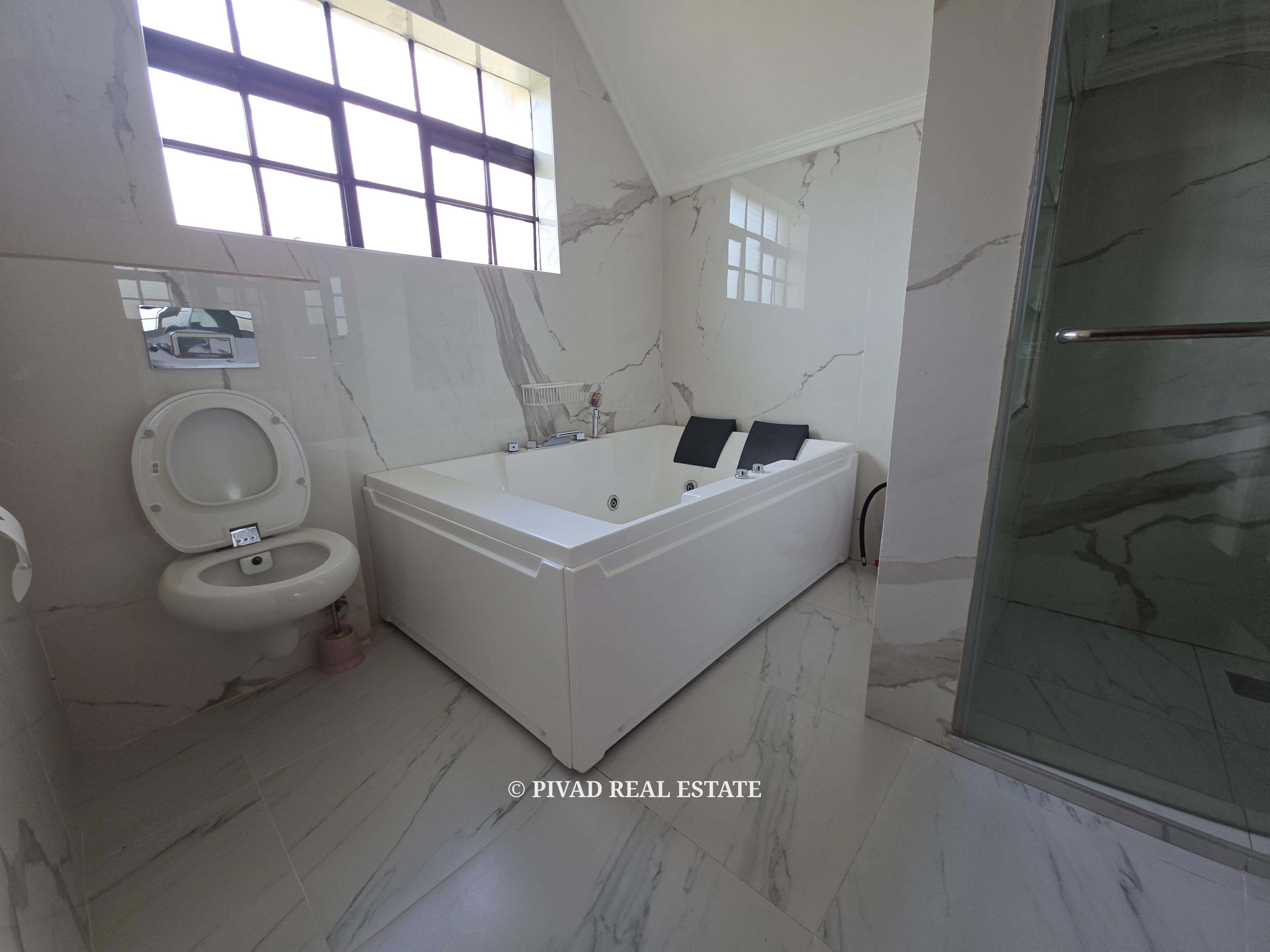 5 Bedroom House for Sale in Garden Estate