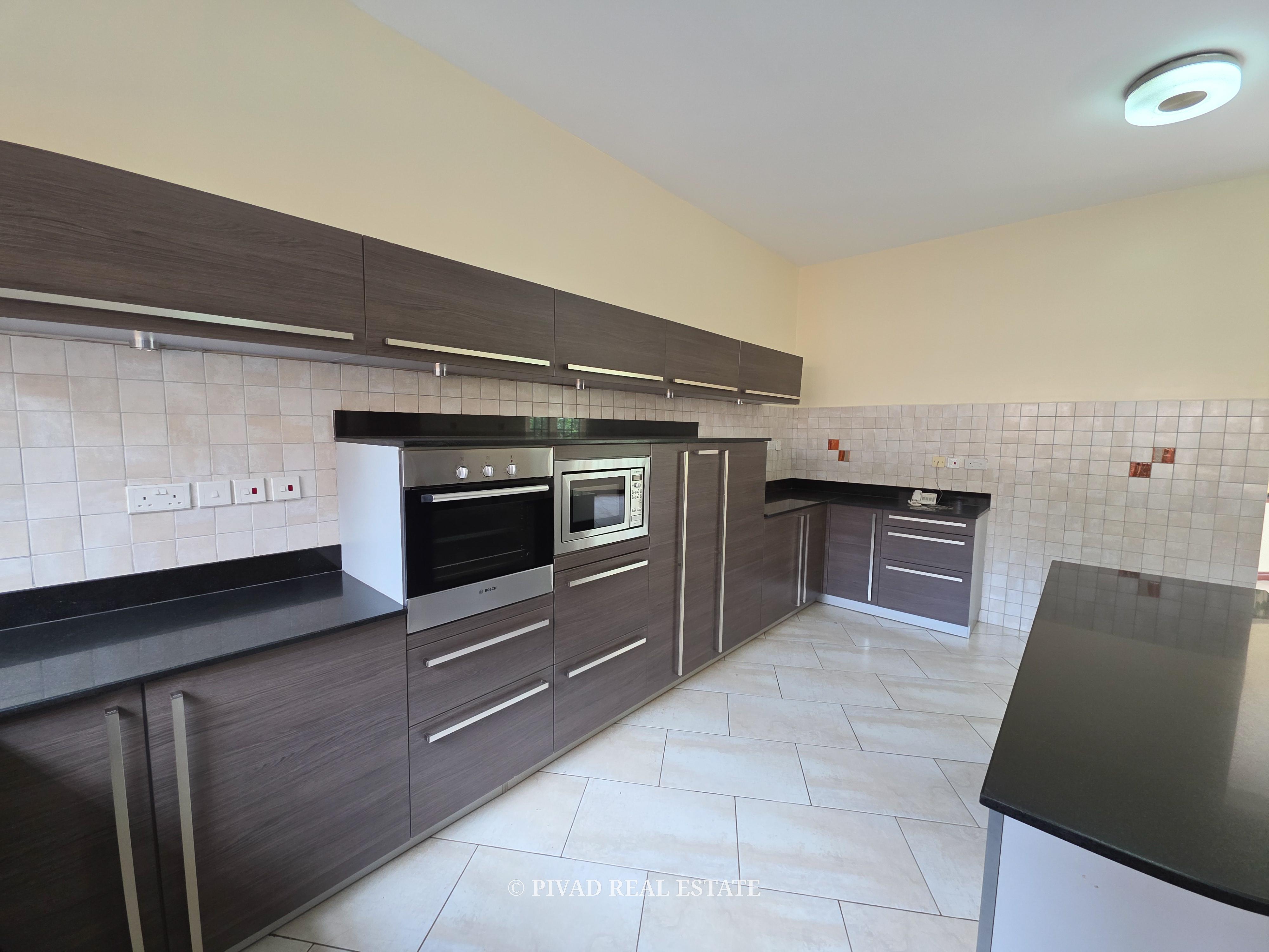 Luxurious 5 Bedroom townhouse available for sale in Lower Kabete