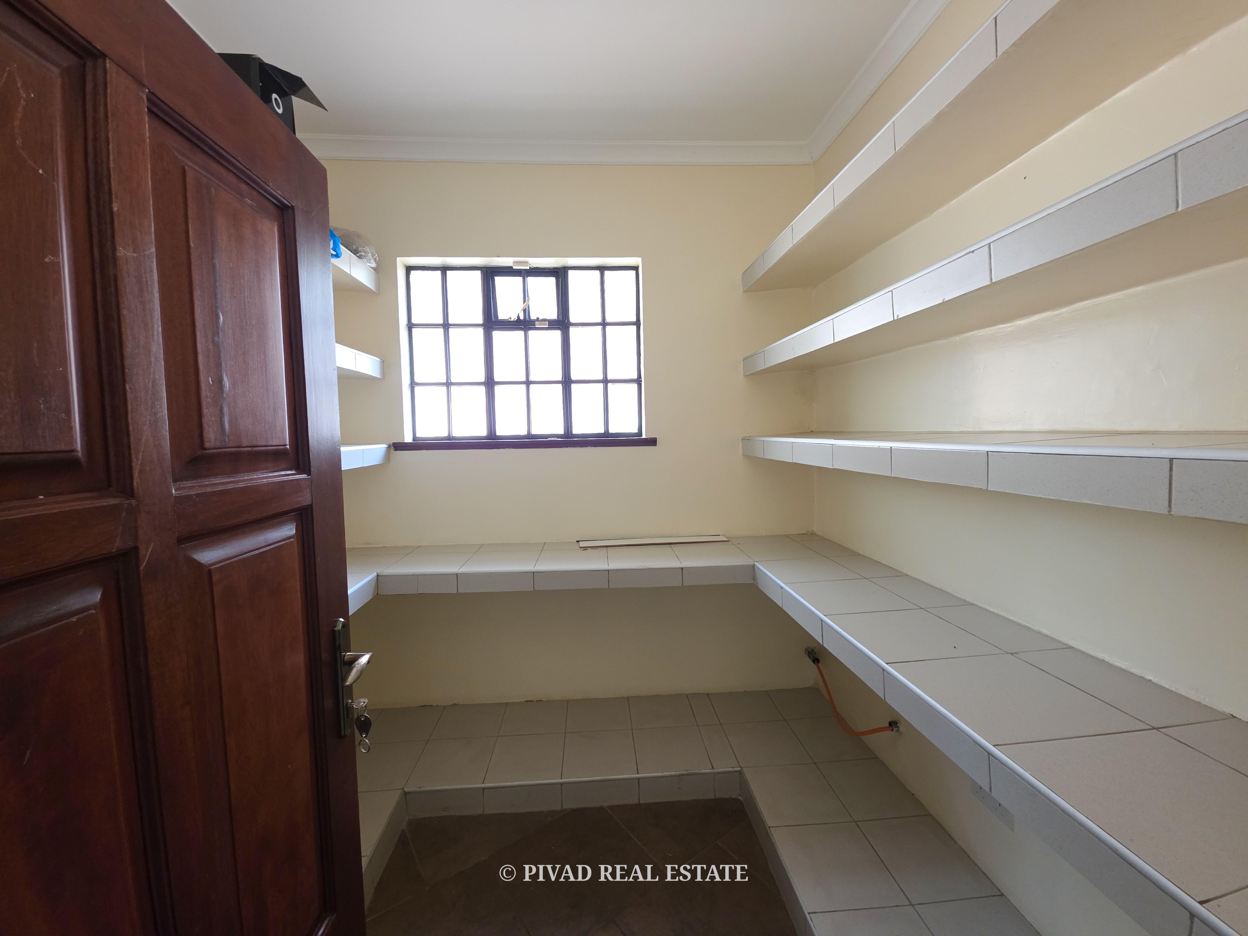 Luxurious 5 Bedroom townhouse available for sale in Lower Kabete