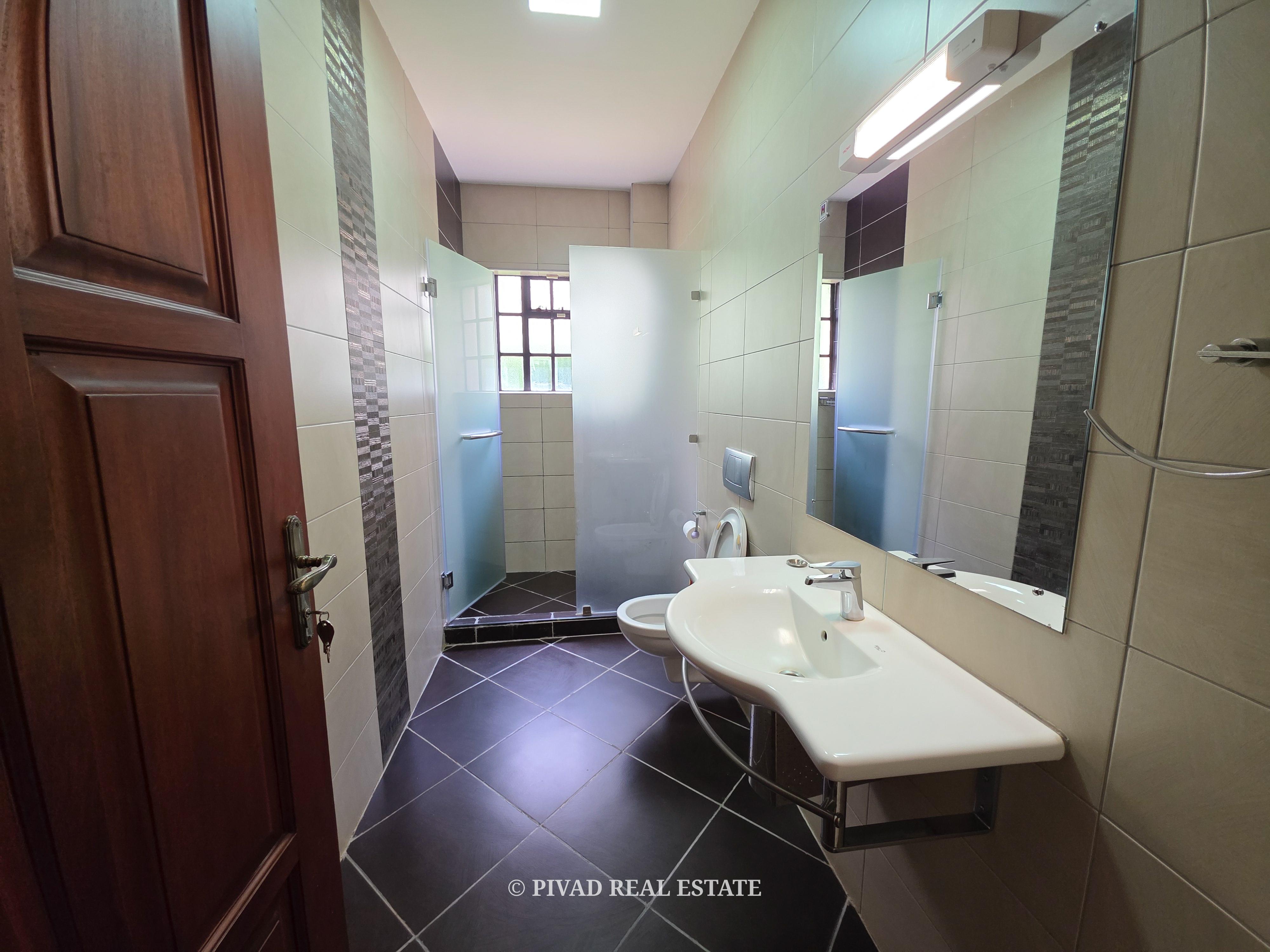 Luxurious 5 Bedroom townhouse available for sale in Lower Kabete