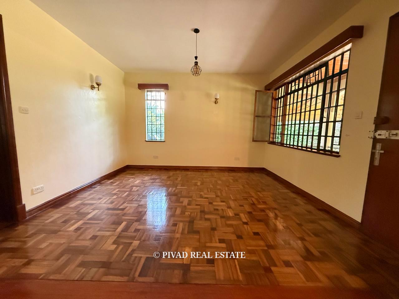 Homely 6 bedroom House with Dsq for 2 available for Sale in Nyari Estate.