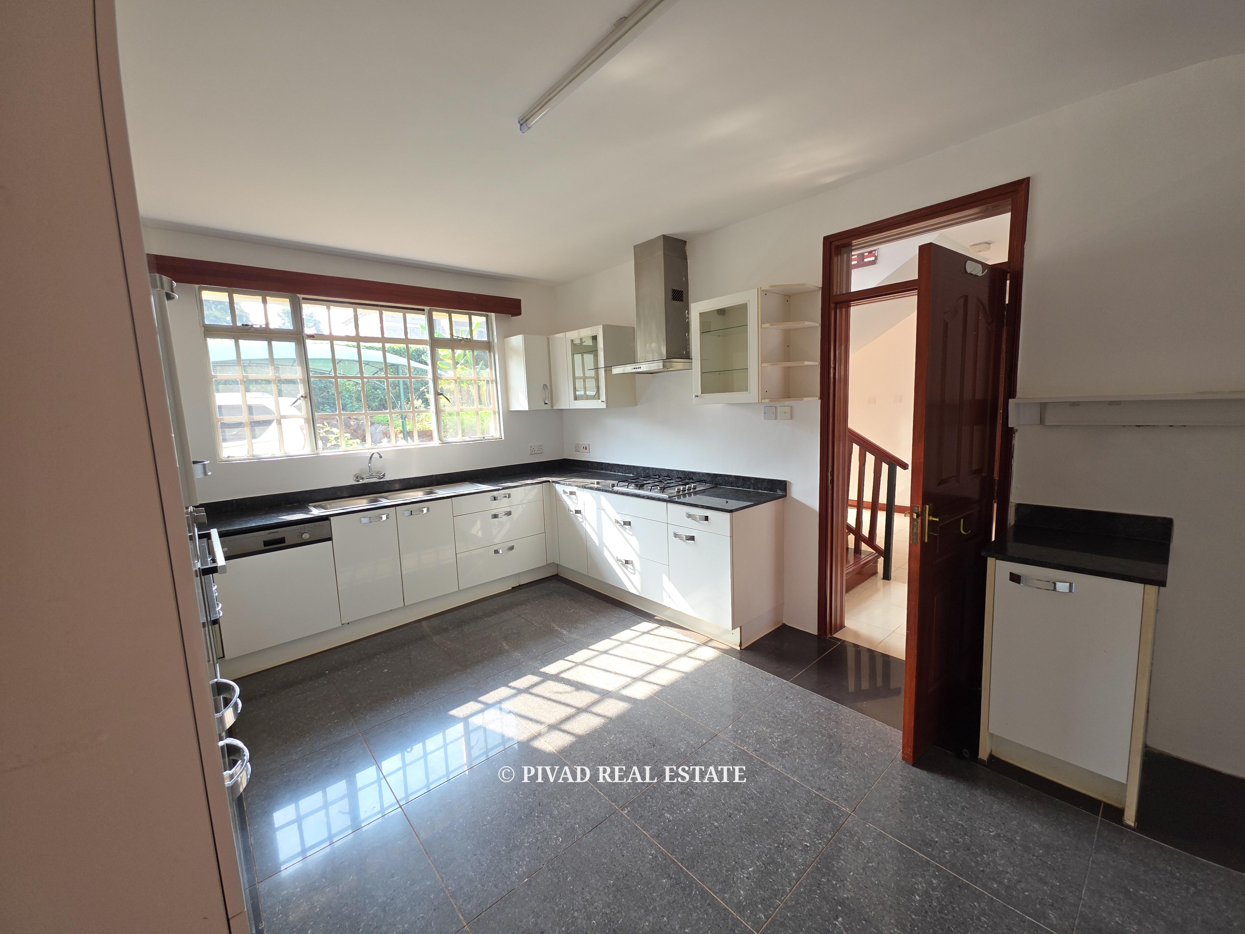 4 Bedroom House available for Sale in Rosslyn Estate