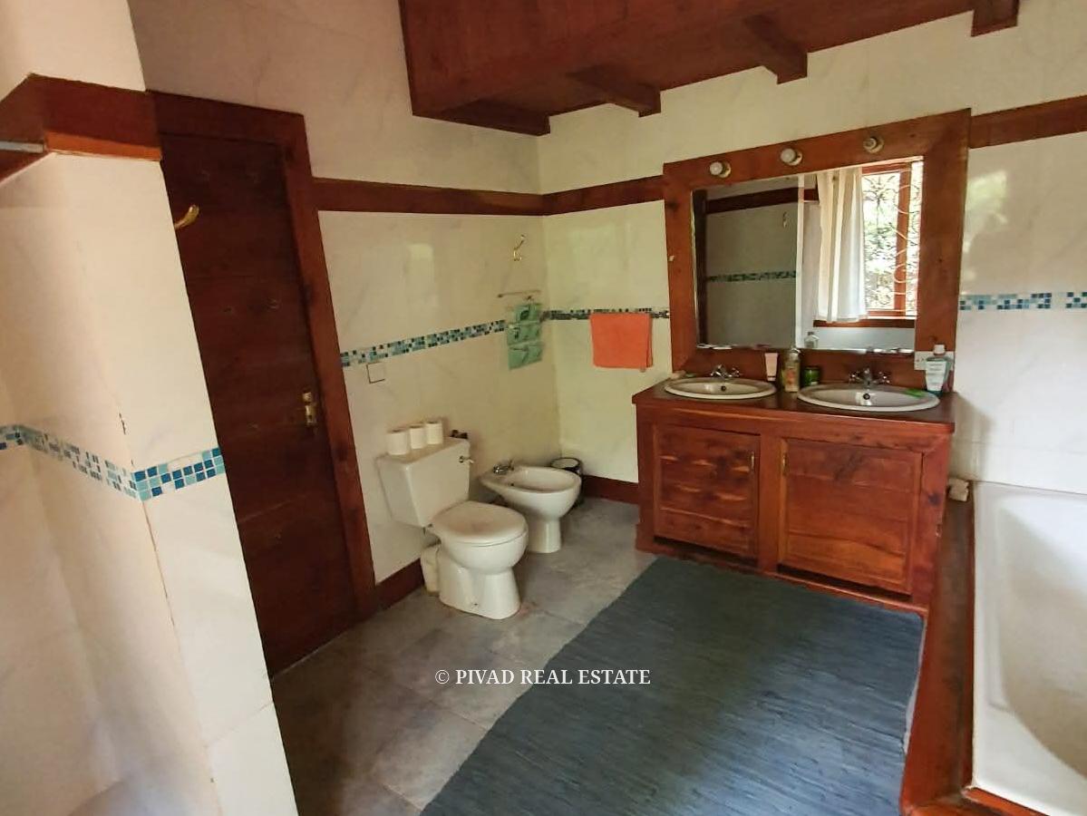 4 Bedroom House Available For Rent in Rosslyn Estate