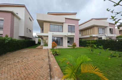 4 Bedroom House Available For Sale in Runda