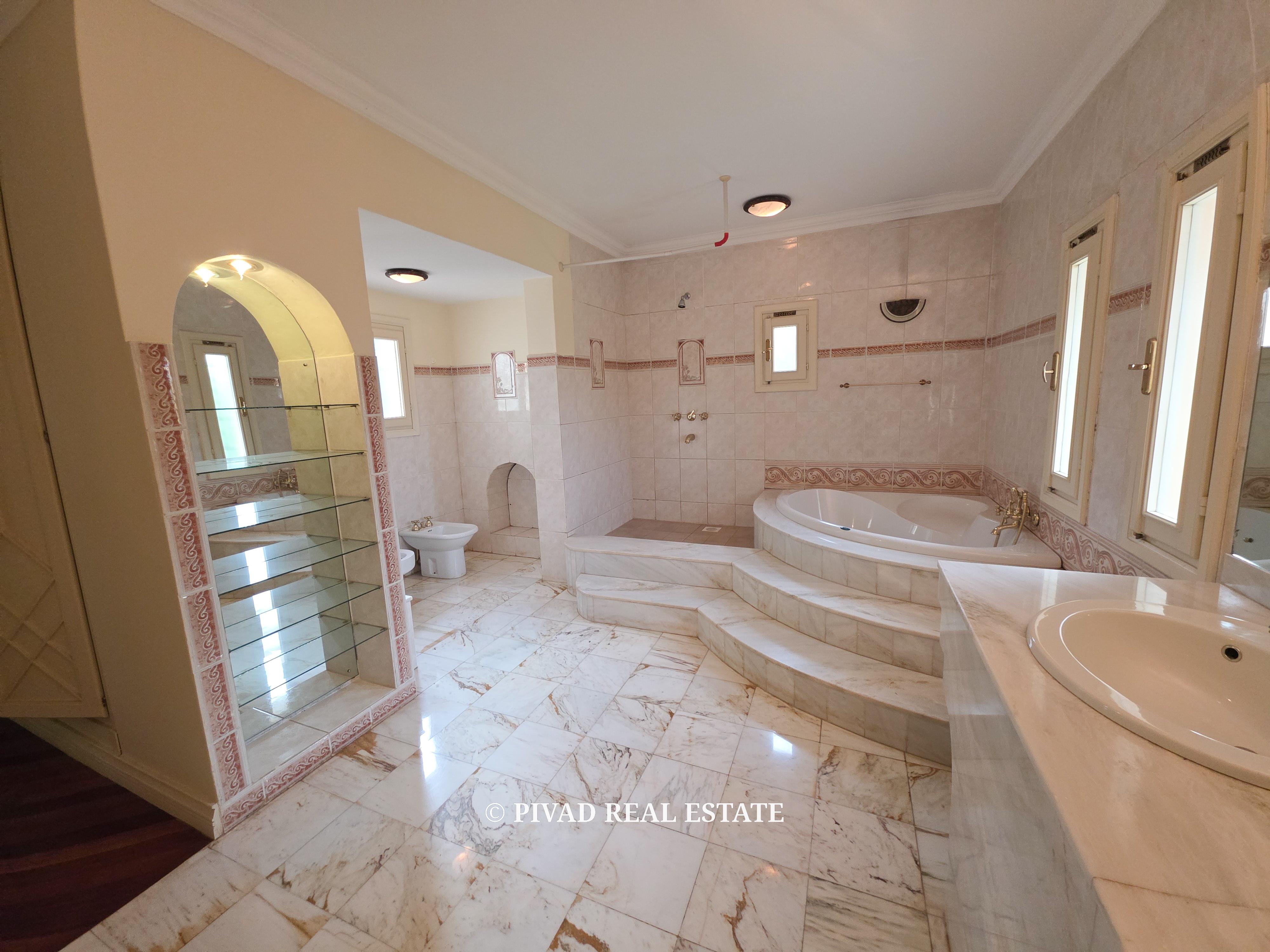5 Bedroom House available for Sale in old Muthaiga