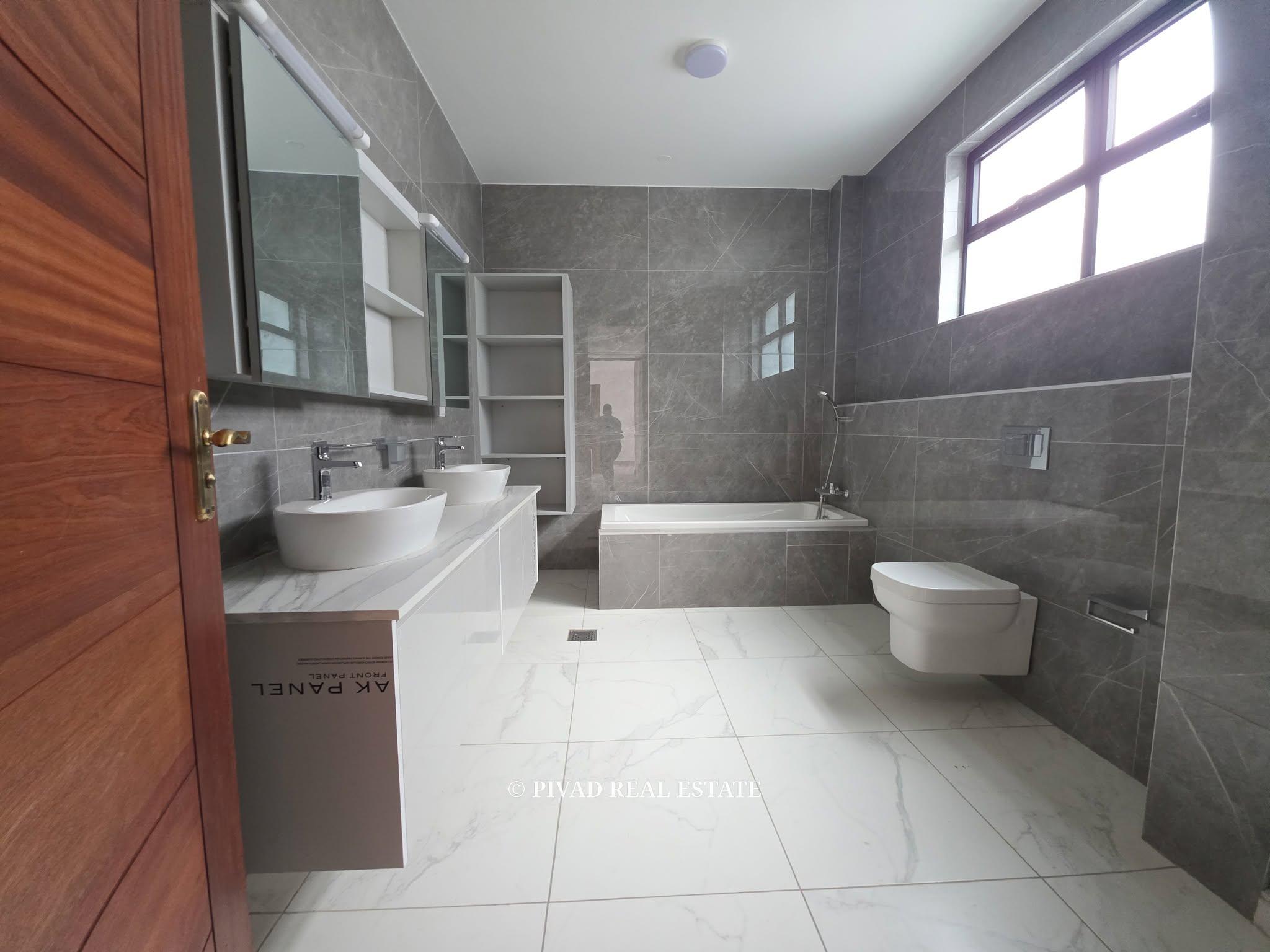5 Bedroom Townhouse For Sale in Lavington