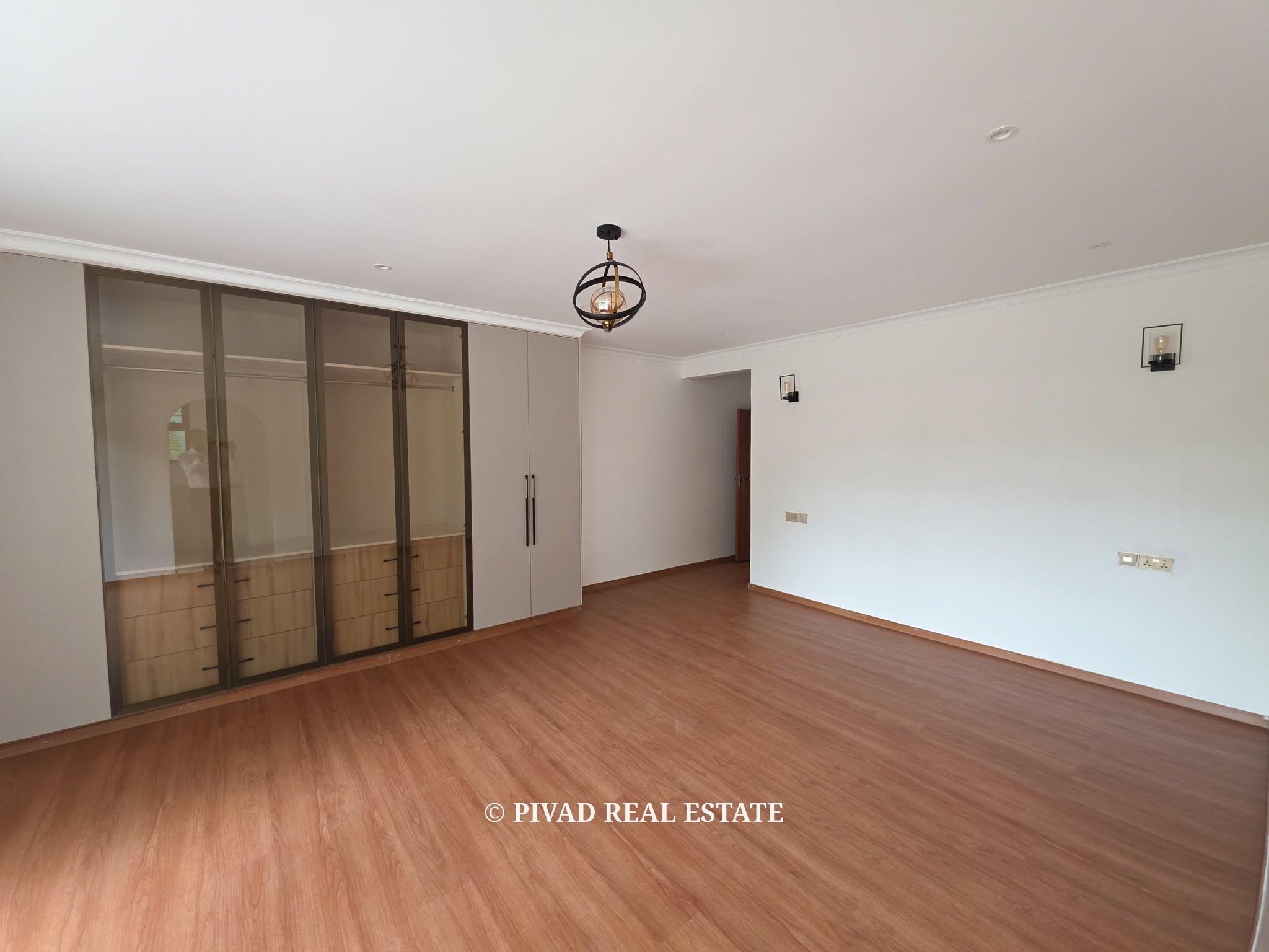 6 Bedroom House Available For Sale in Runda