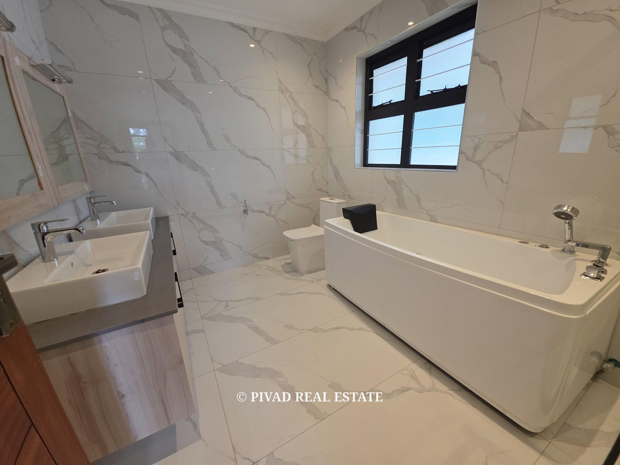 6 Bedroom House Available For Sale in Runda