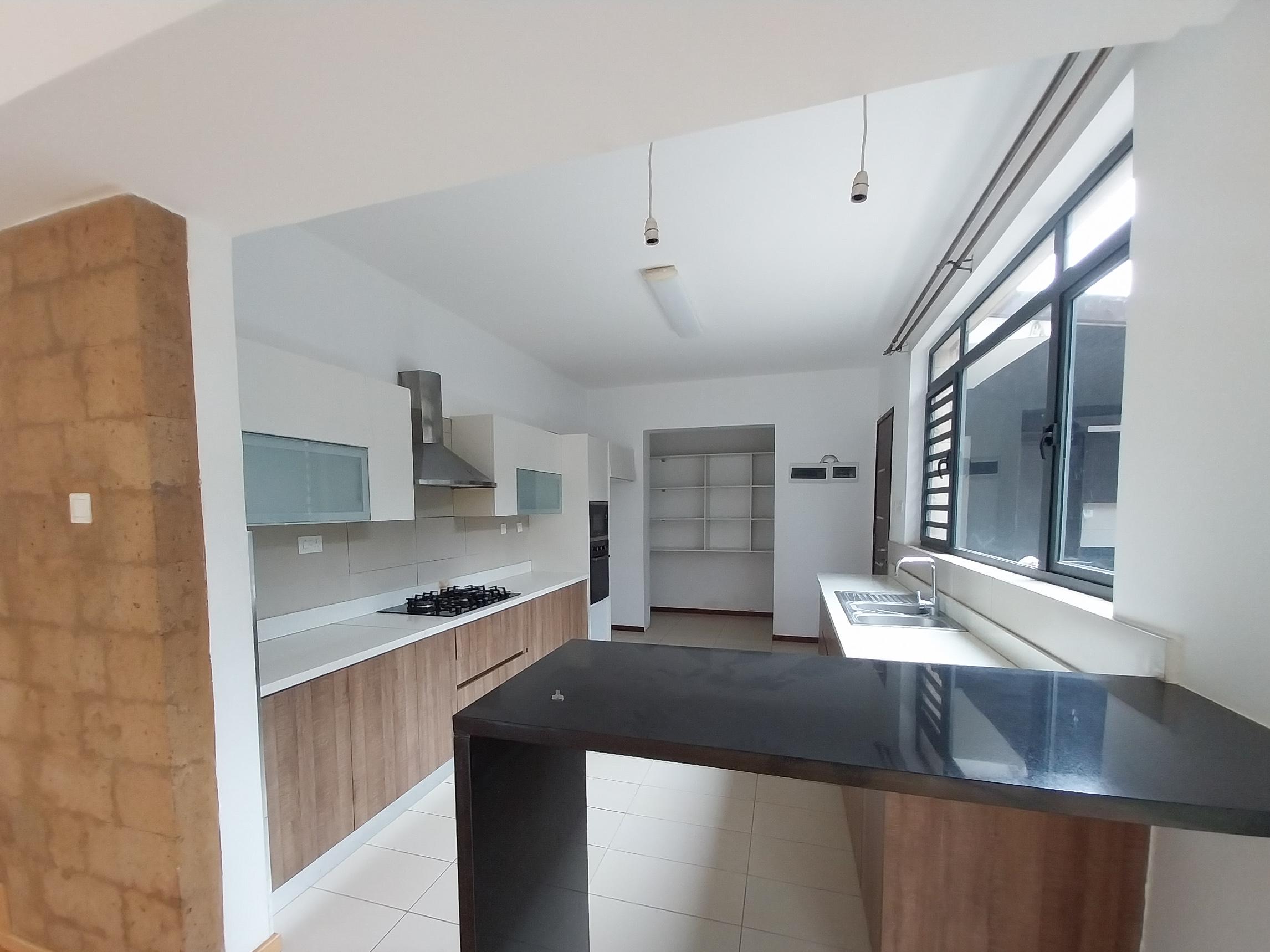 4 Bedroom Townhouse For Resale in Garden Estate