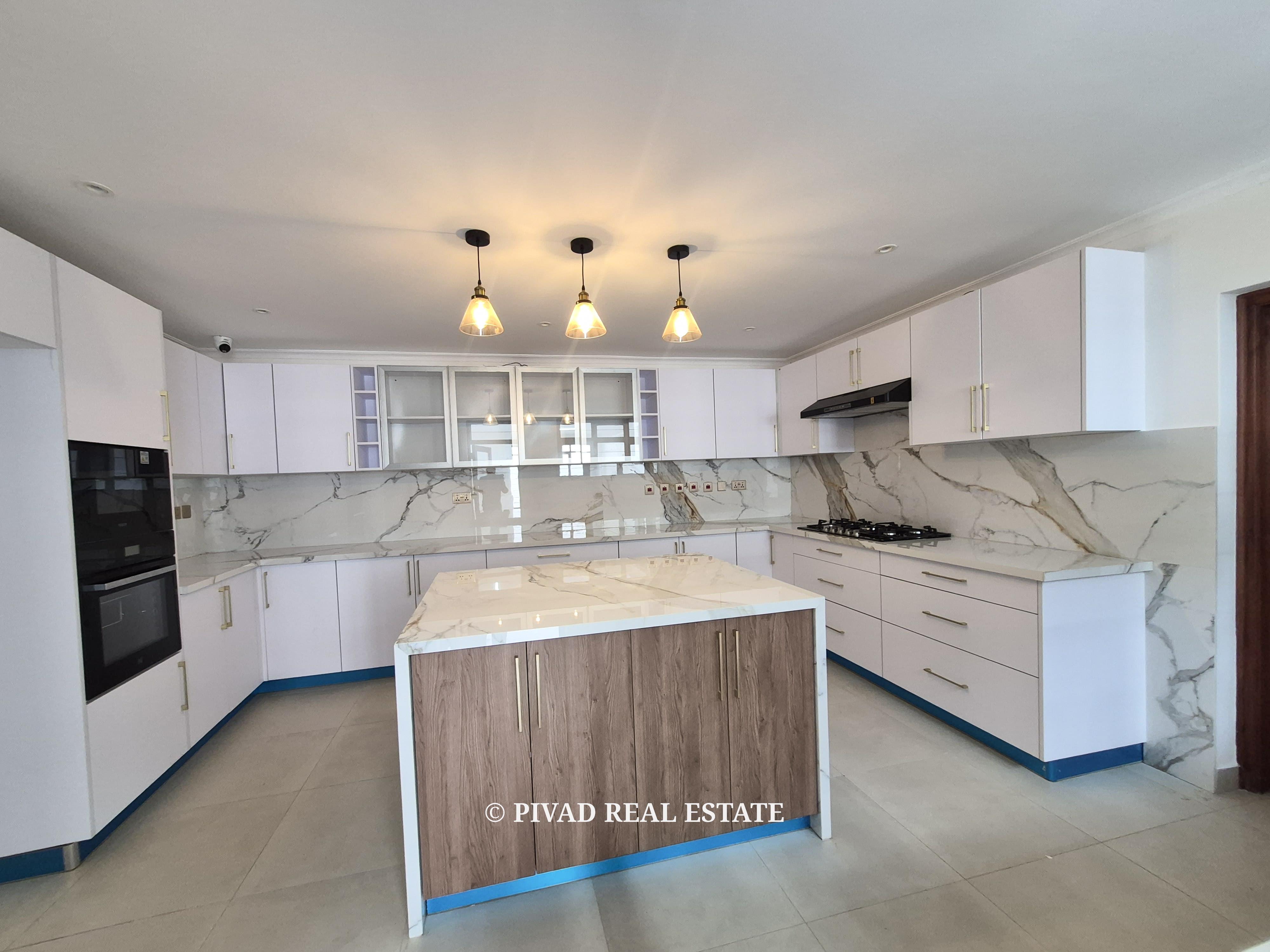 5 Bedroom House For Sale in Runda