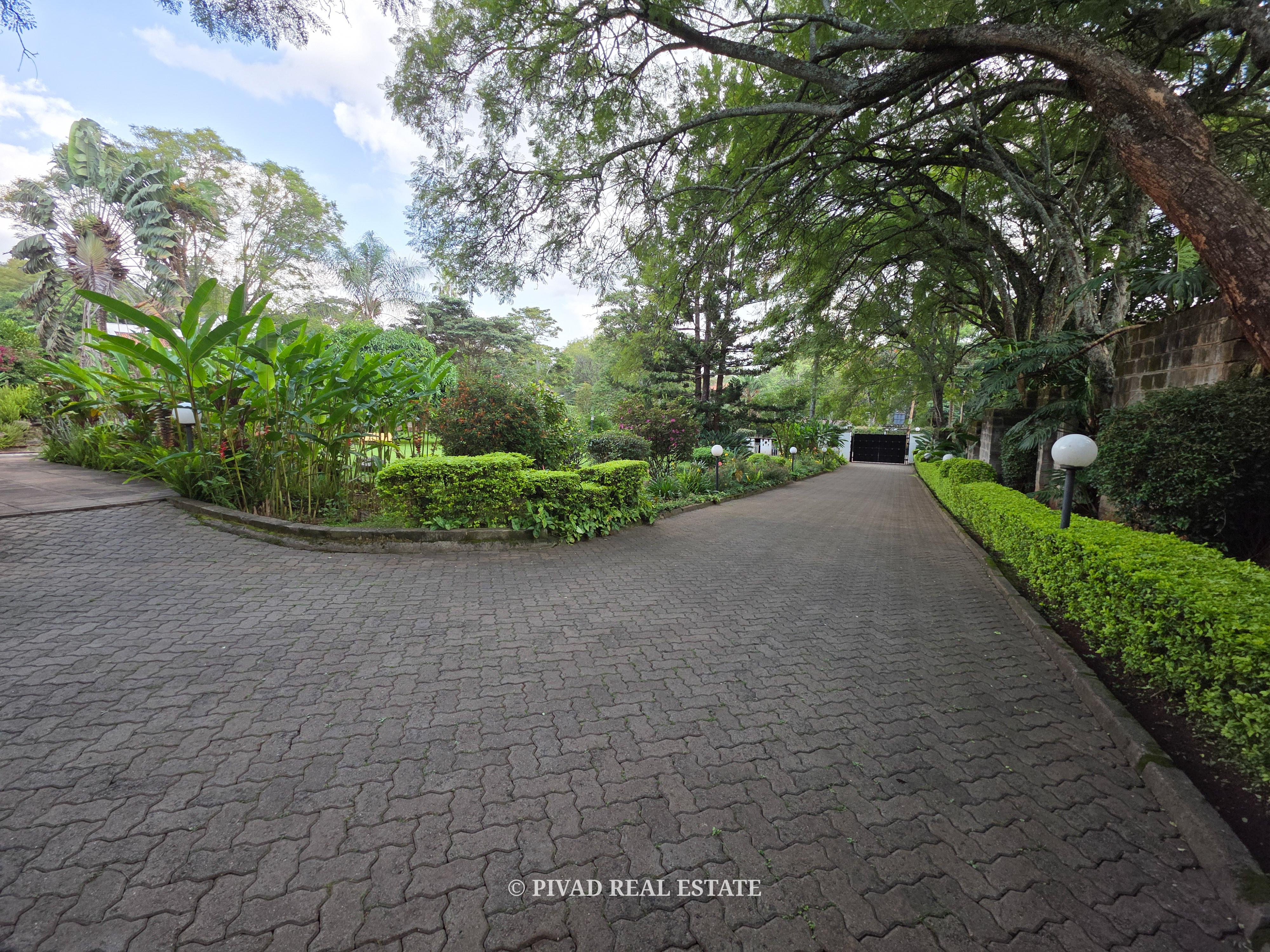 1 Acre Flat Land Available For Sale in Thigiri Estate with an Old House