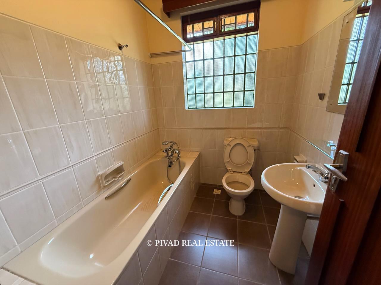 6 bedroom House Available for Sale in Nyari Estate