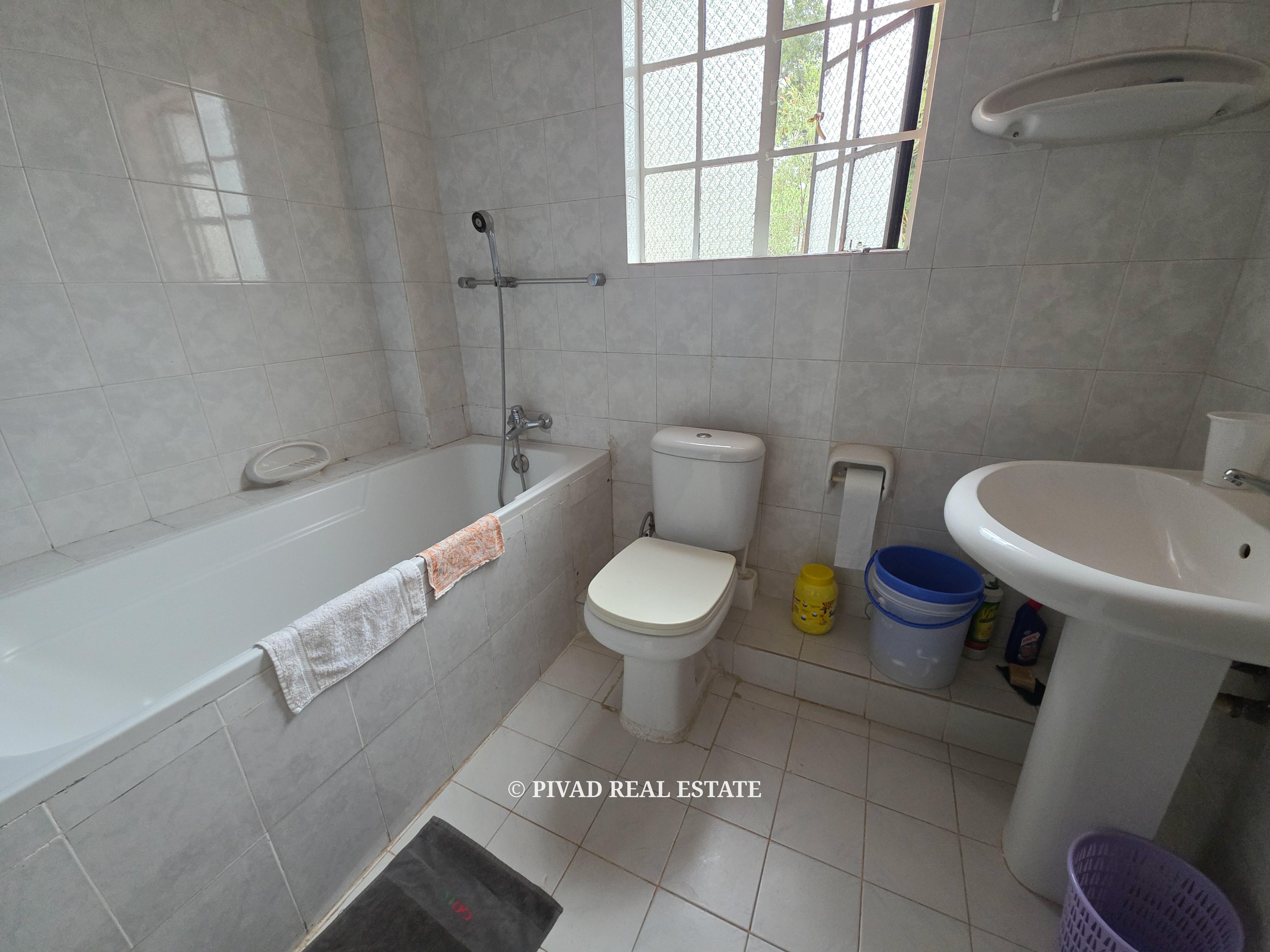5 Bedroom Home Available for Sale in Runda