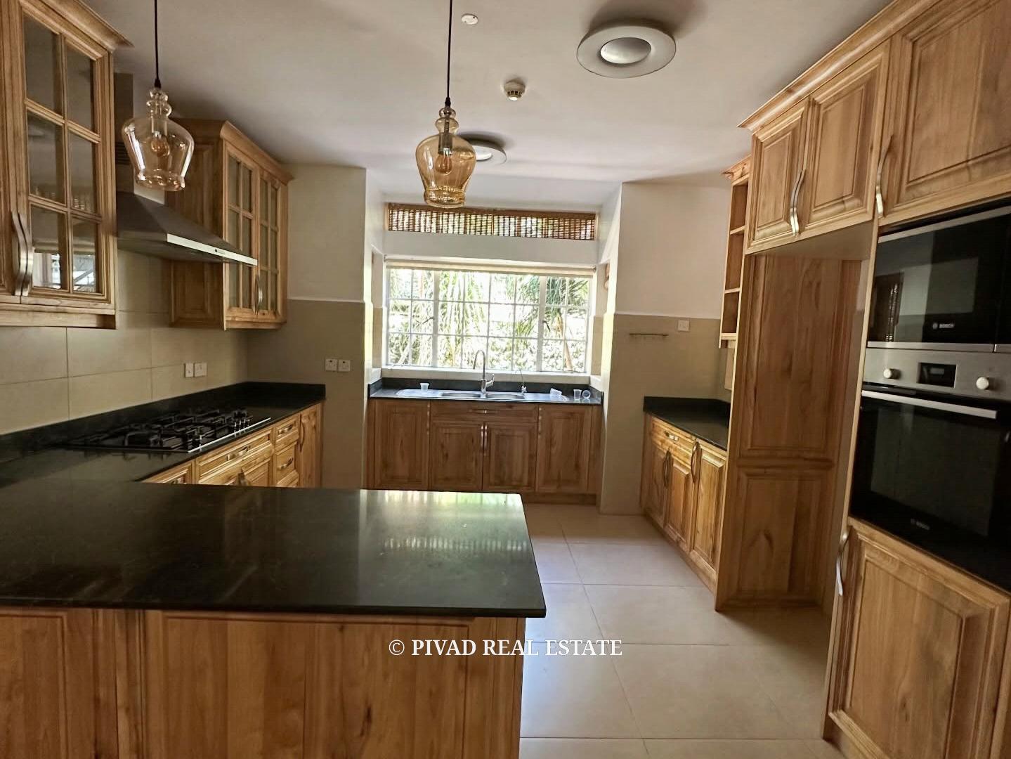 5 Bedroom House Available For Rent in Rosslyn Estate