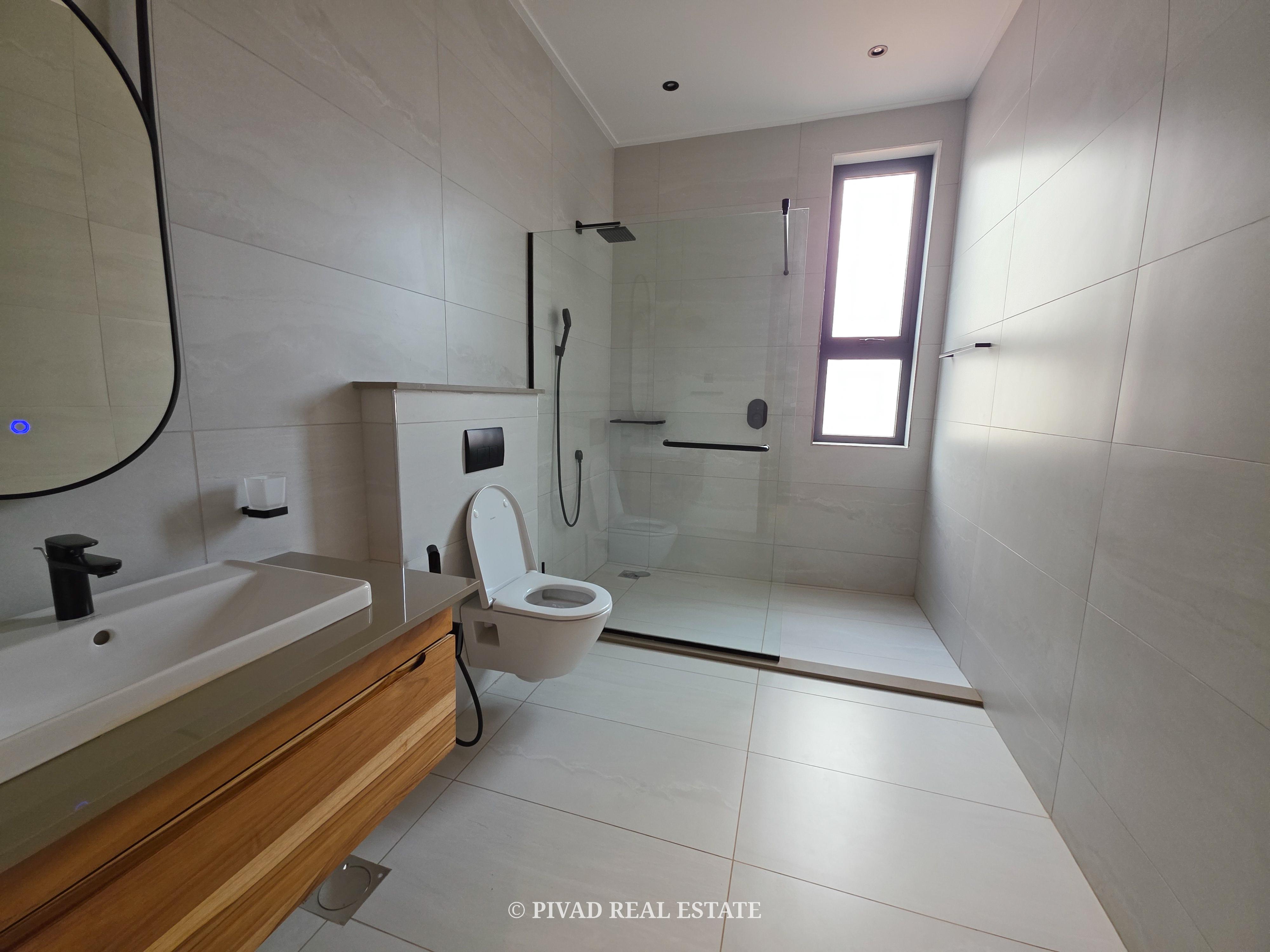 Modern 5 Bedroom  Houses Available for sale in Loresho Estate